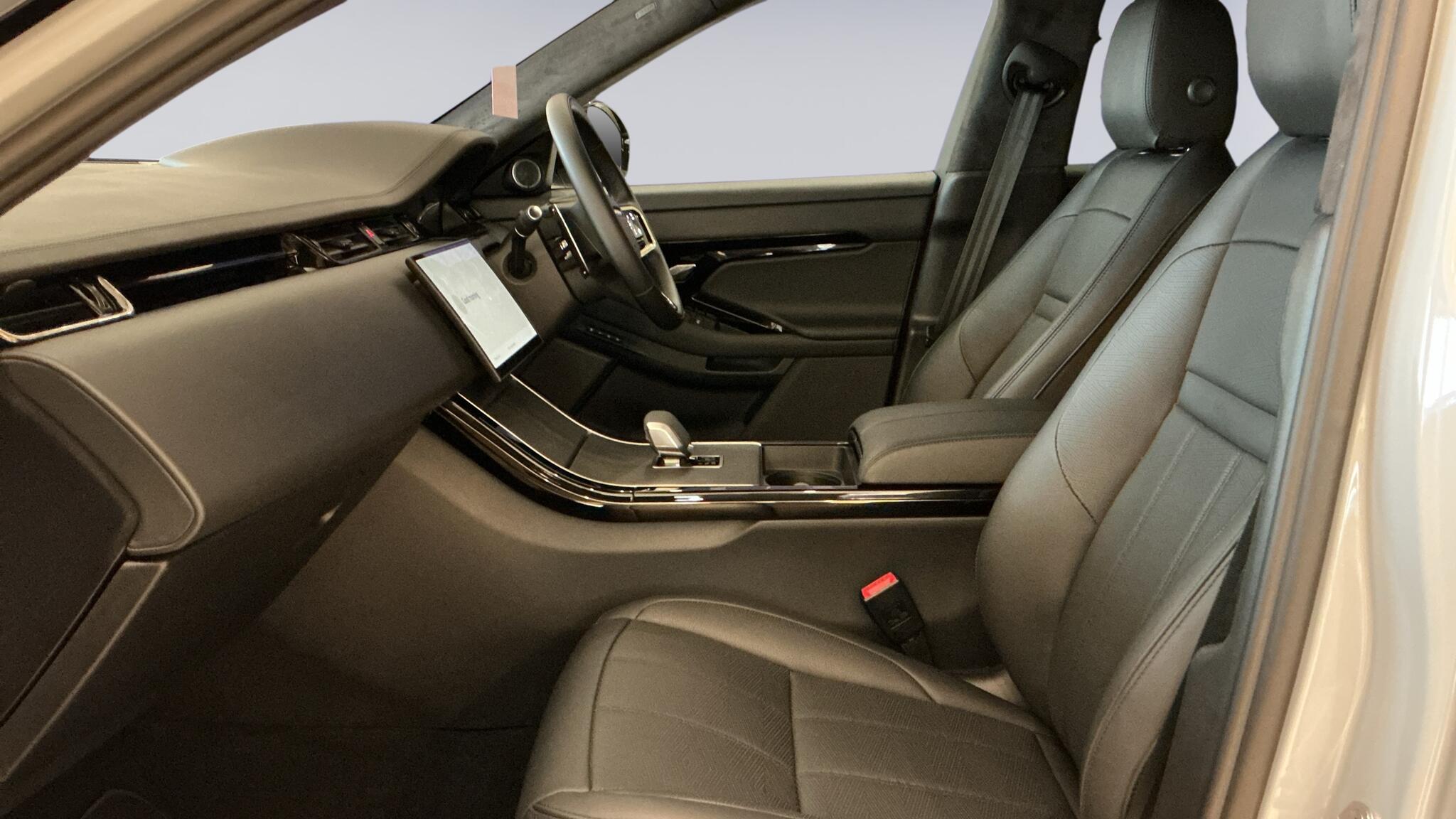 Land Rover Range Rover Evoque view 3