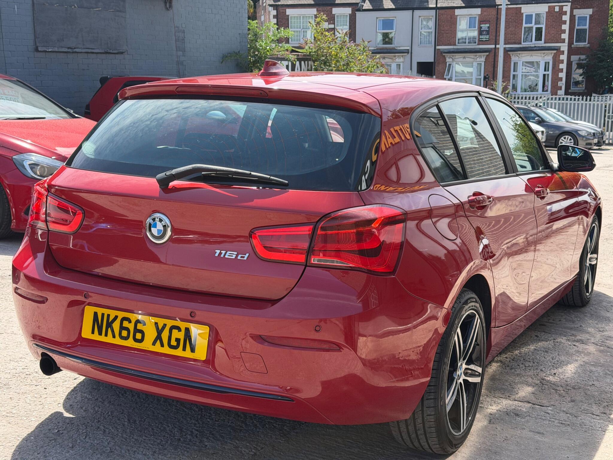 BMW 1 Series view 4