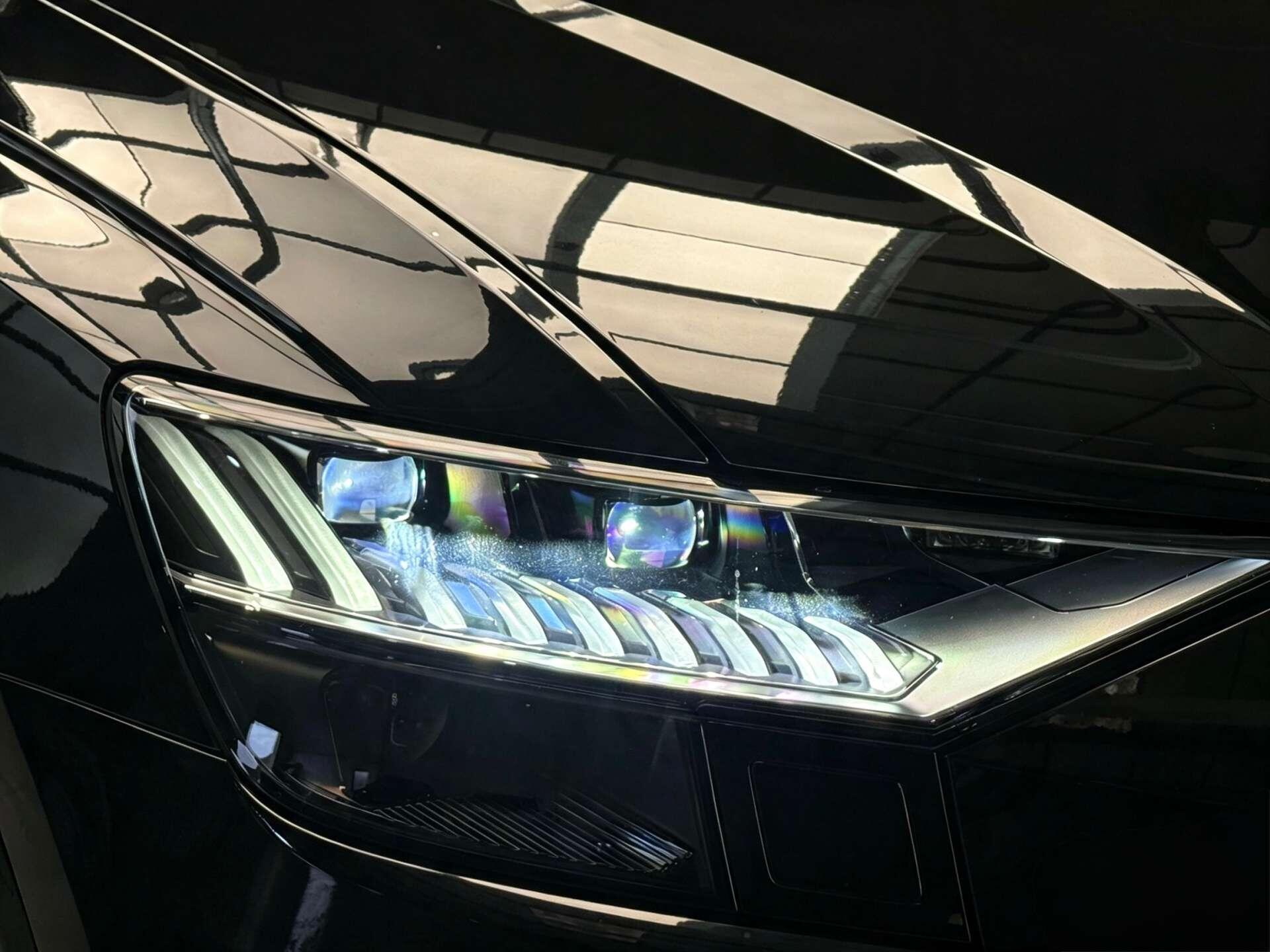 Audi Q8 view 4