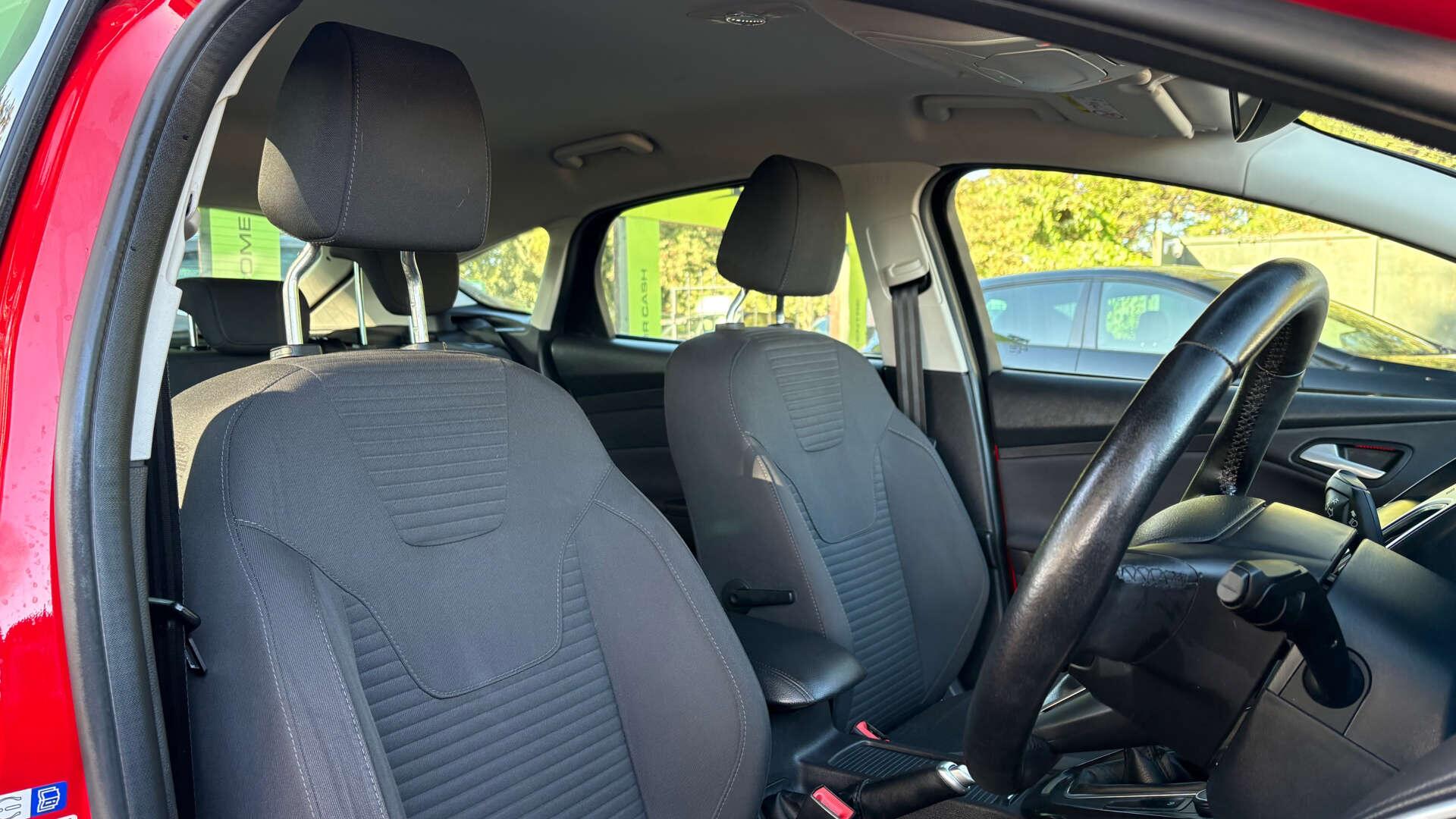 Ford Focus view 8