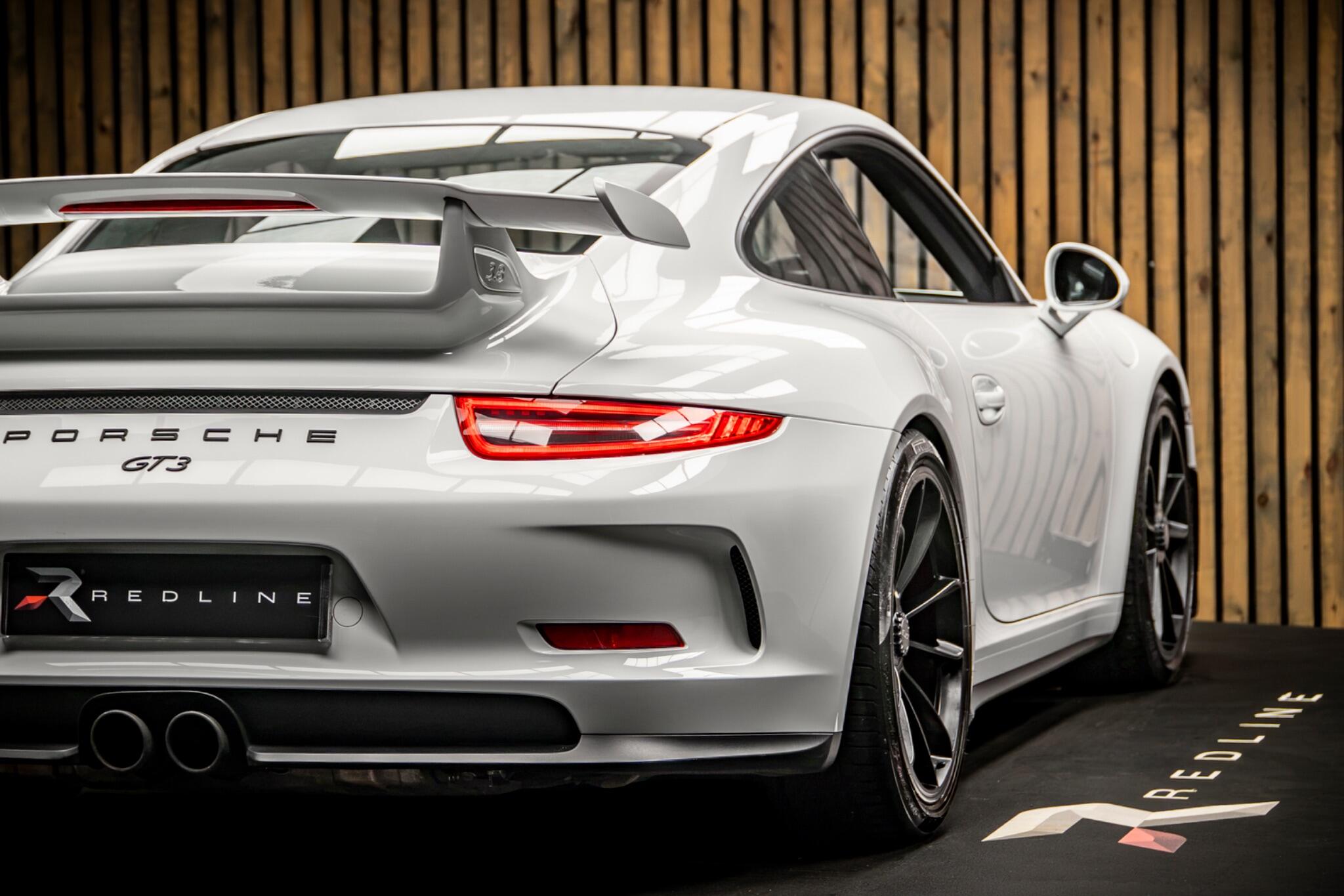 Porsche 911 view 22