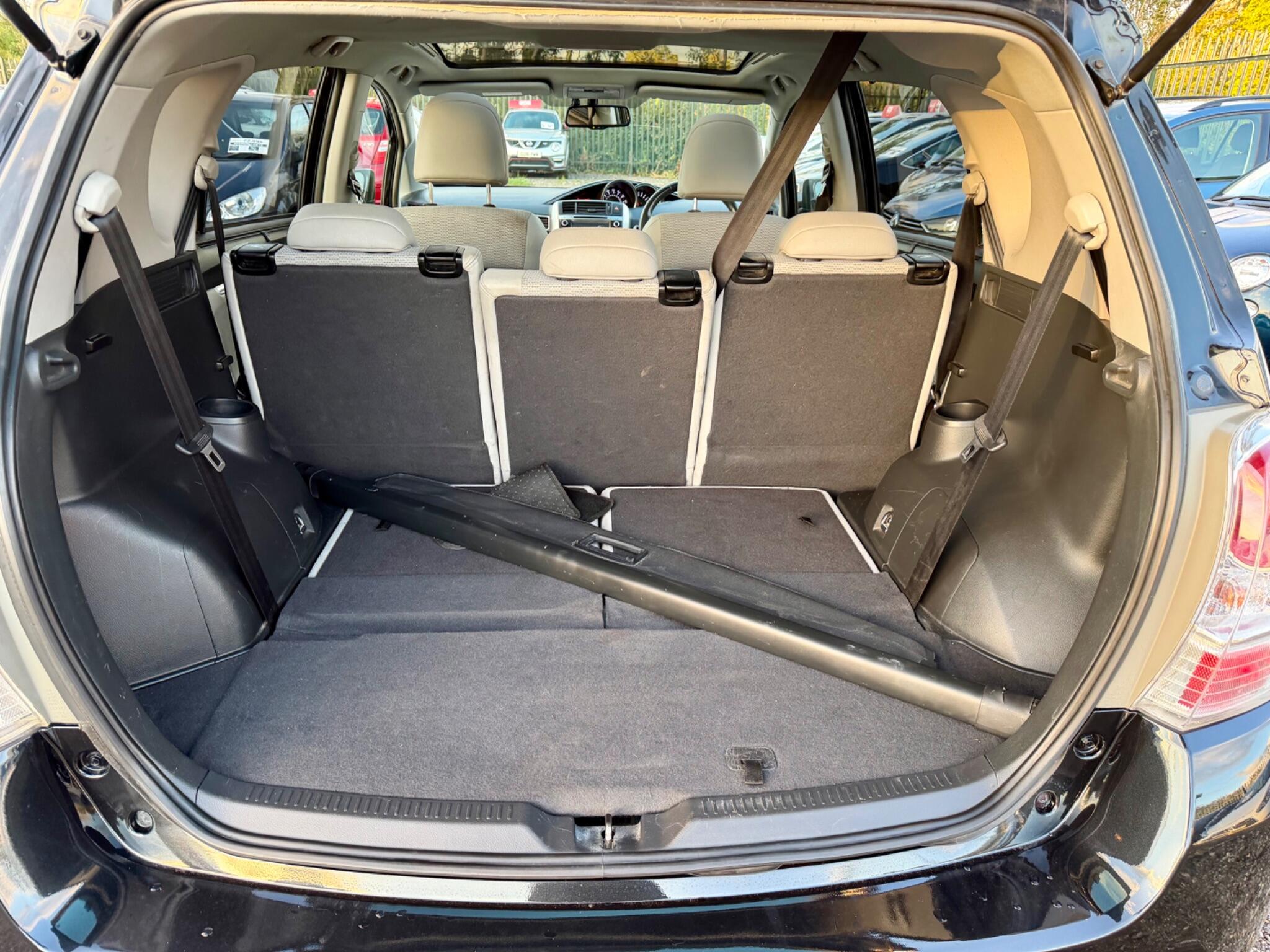 Toyota Verso view 48
