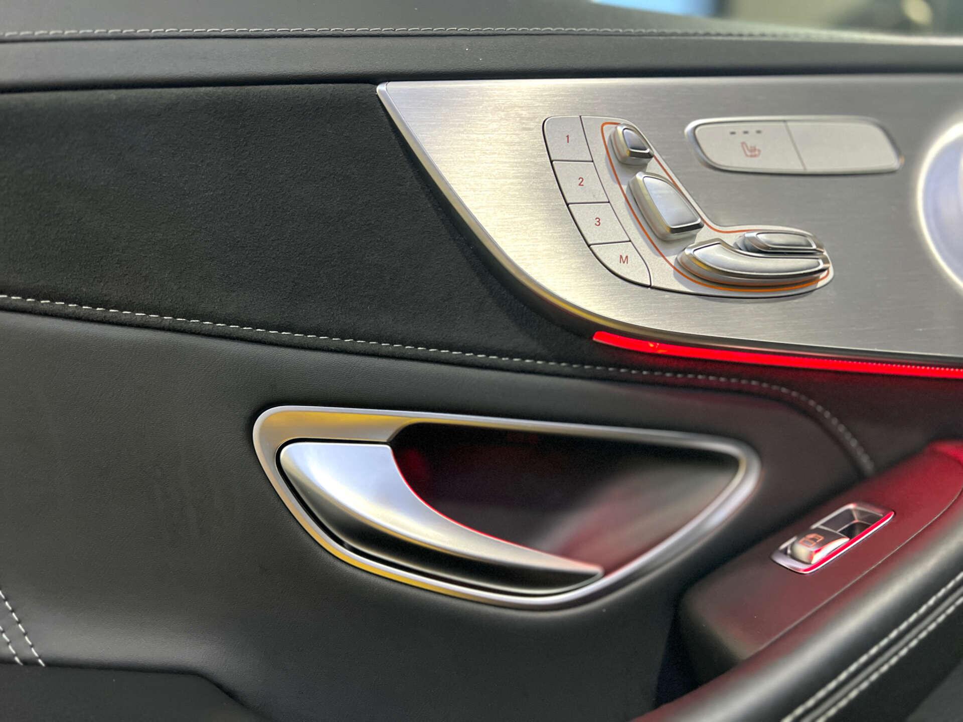 Mercedes-Benz C Class view 29