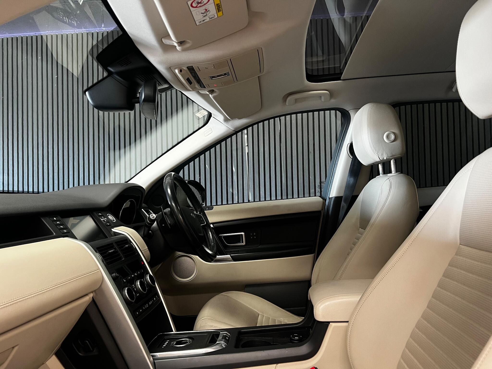 Land Rover Discovery Sport view 22