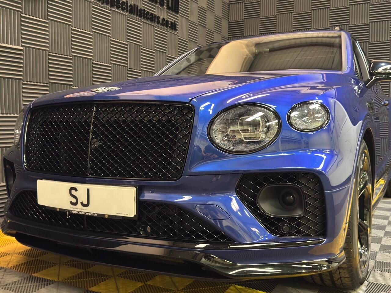 Bentley Bentayga view 23