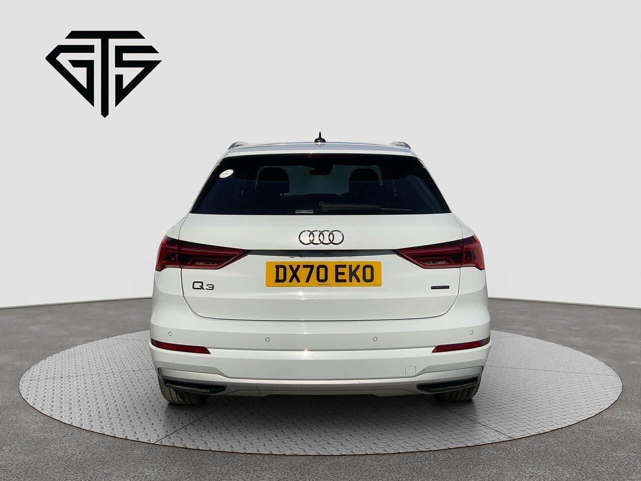 Audi Q3 view 4