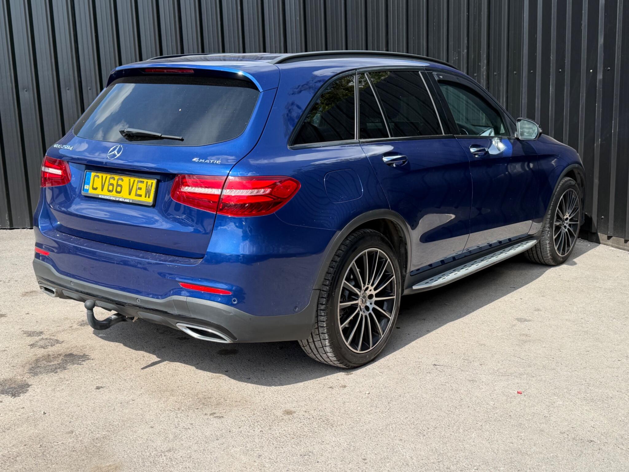 Mercedes-Benz GLC view 3