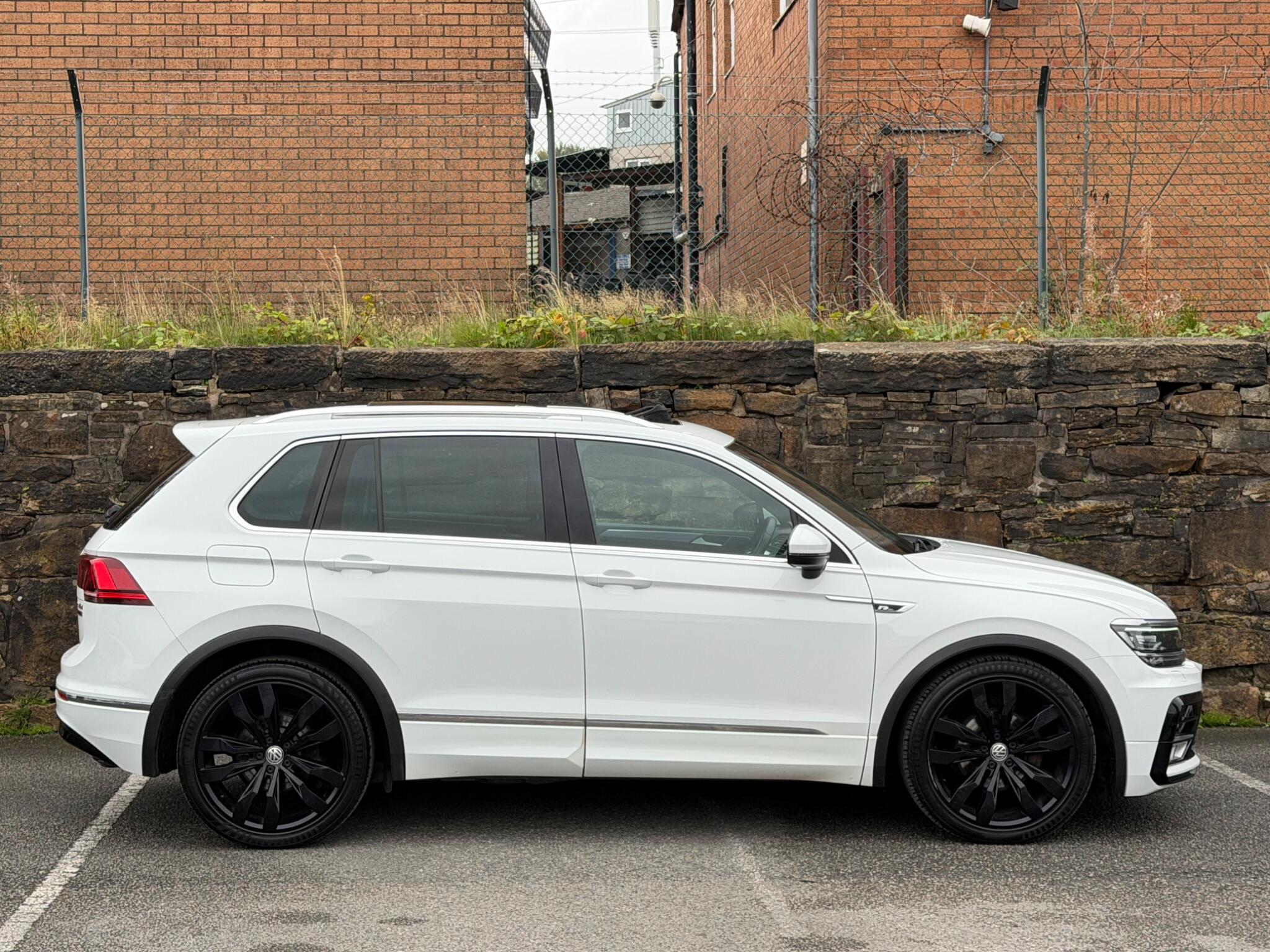 Volkswagen Tiguan view 8