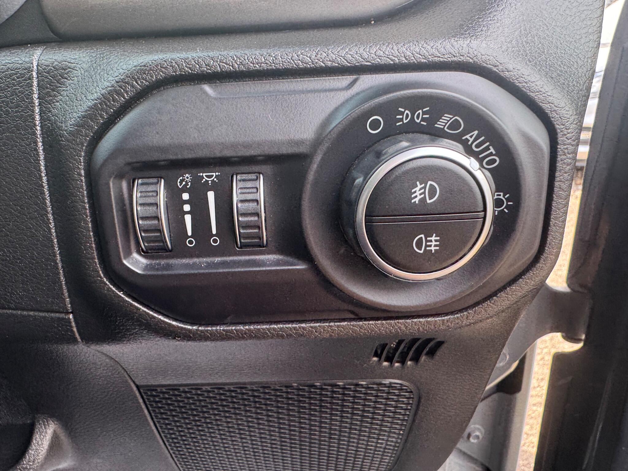 Jeep Wrangler view 31