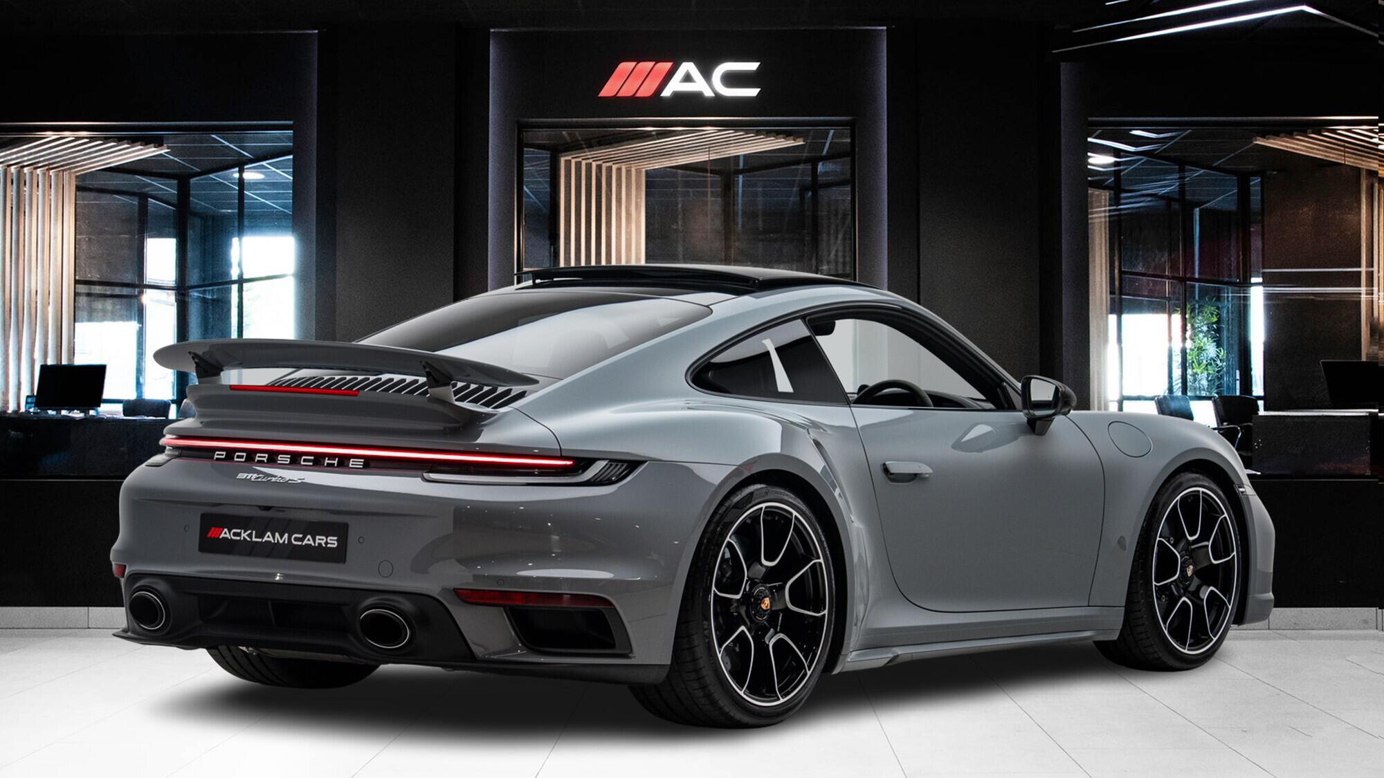 Porsche 911 view 4