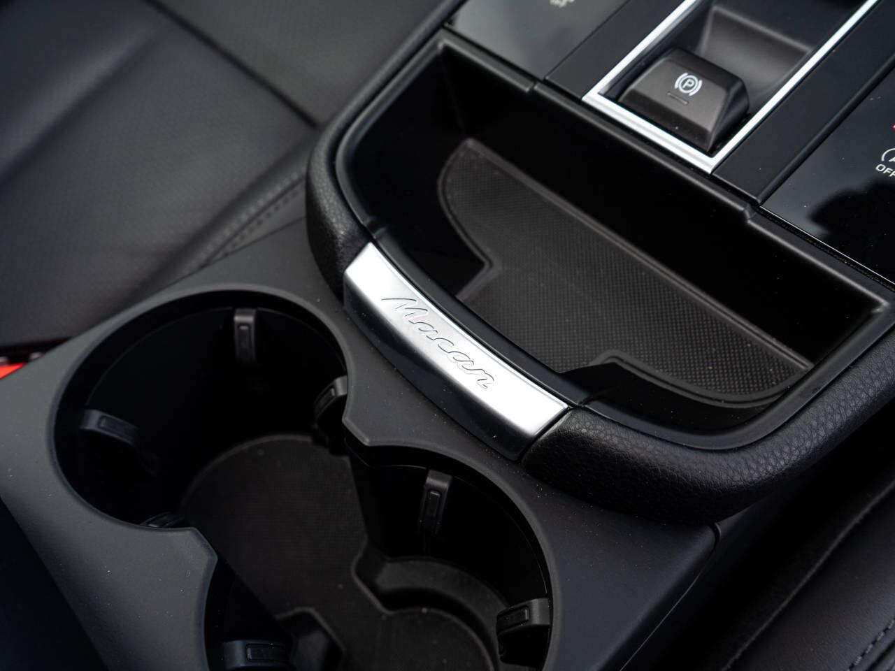 Porsche Macan view 35