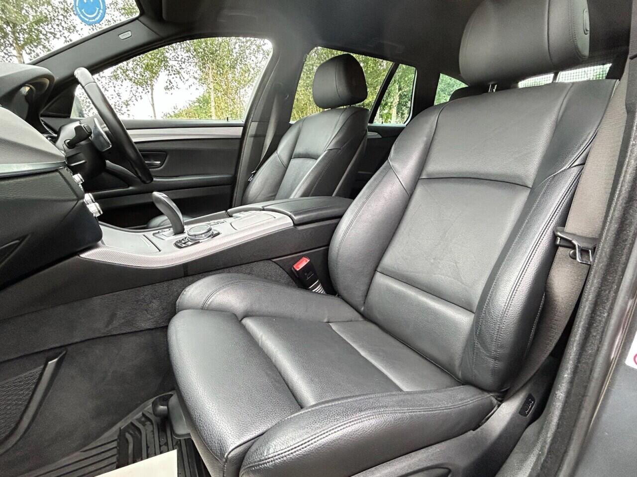 BMW 5 Series view 25