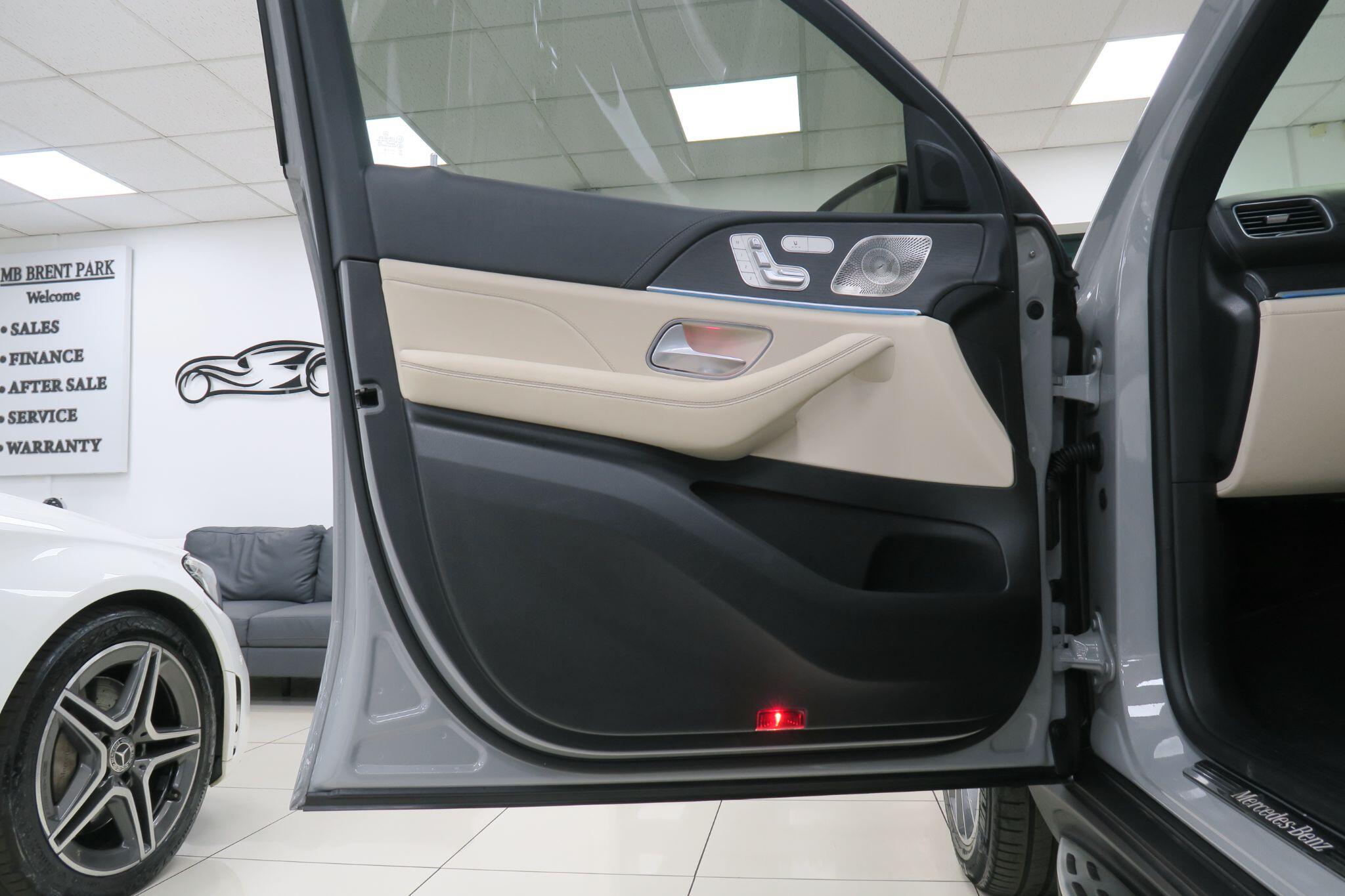 Mercedes-Benz Gle view 16