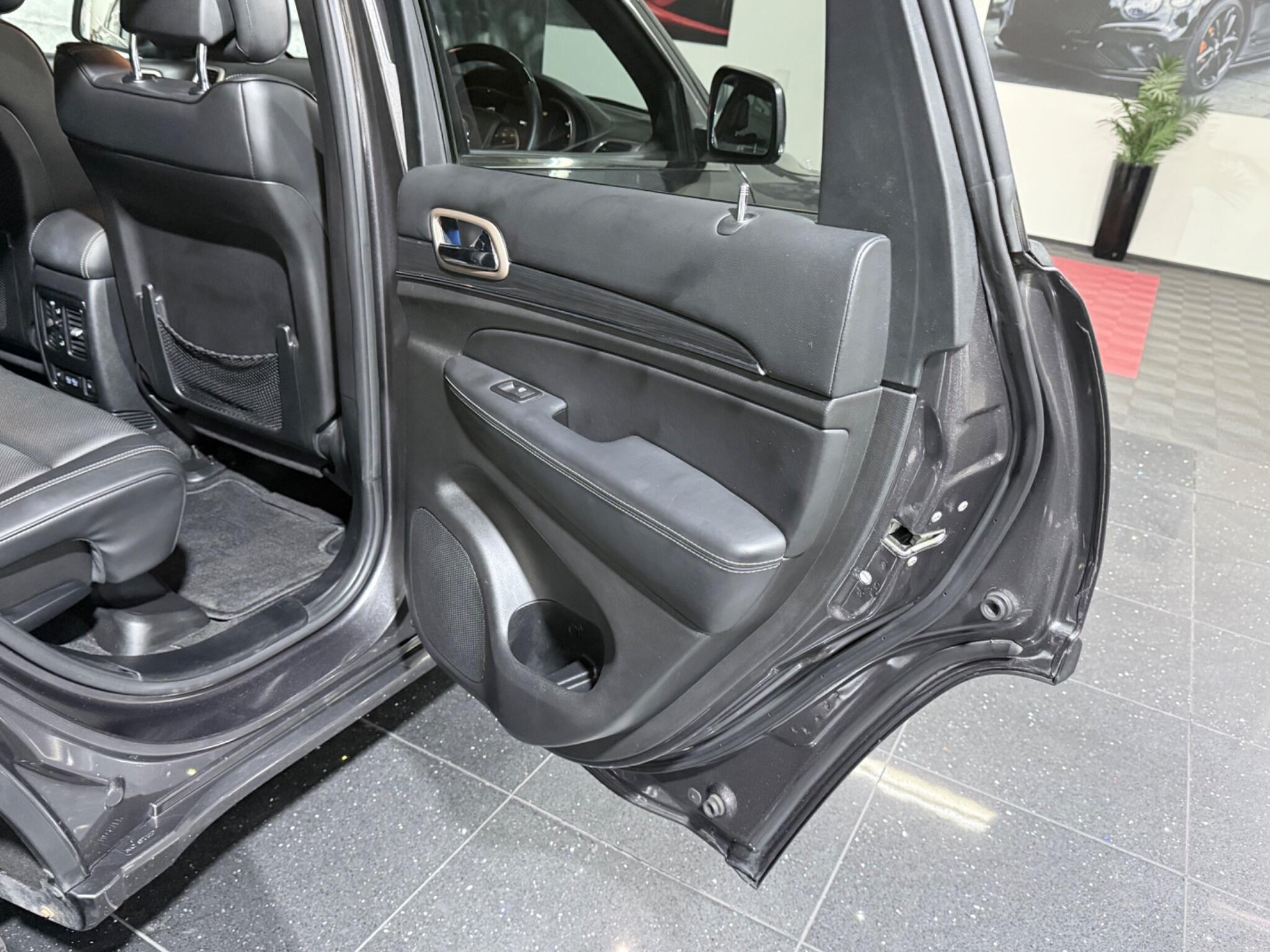 Jeep Grand Cherokee view 63