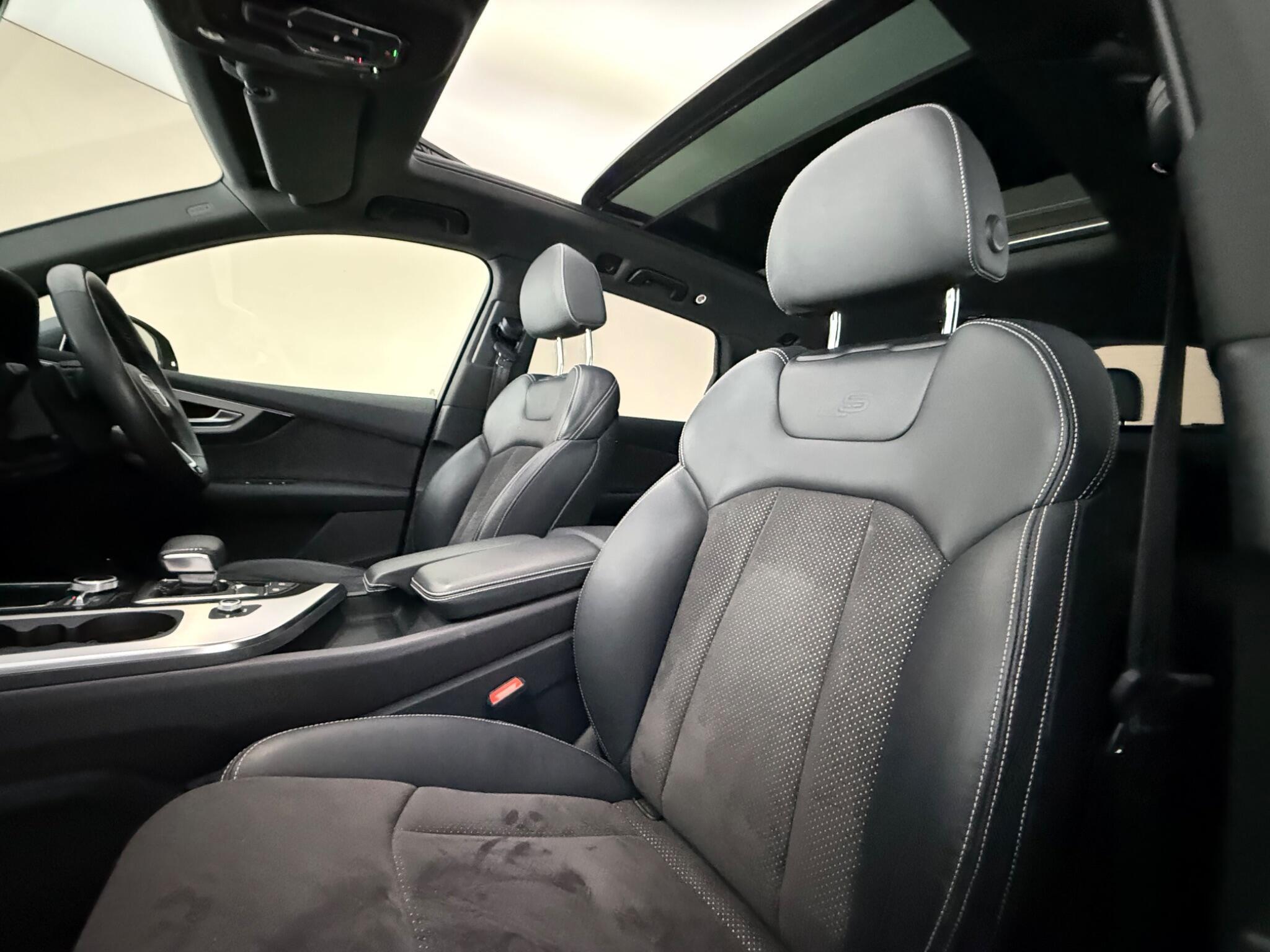 Audi Q7 view 34