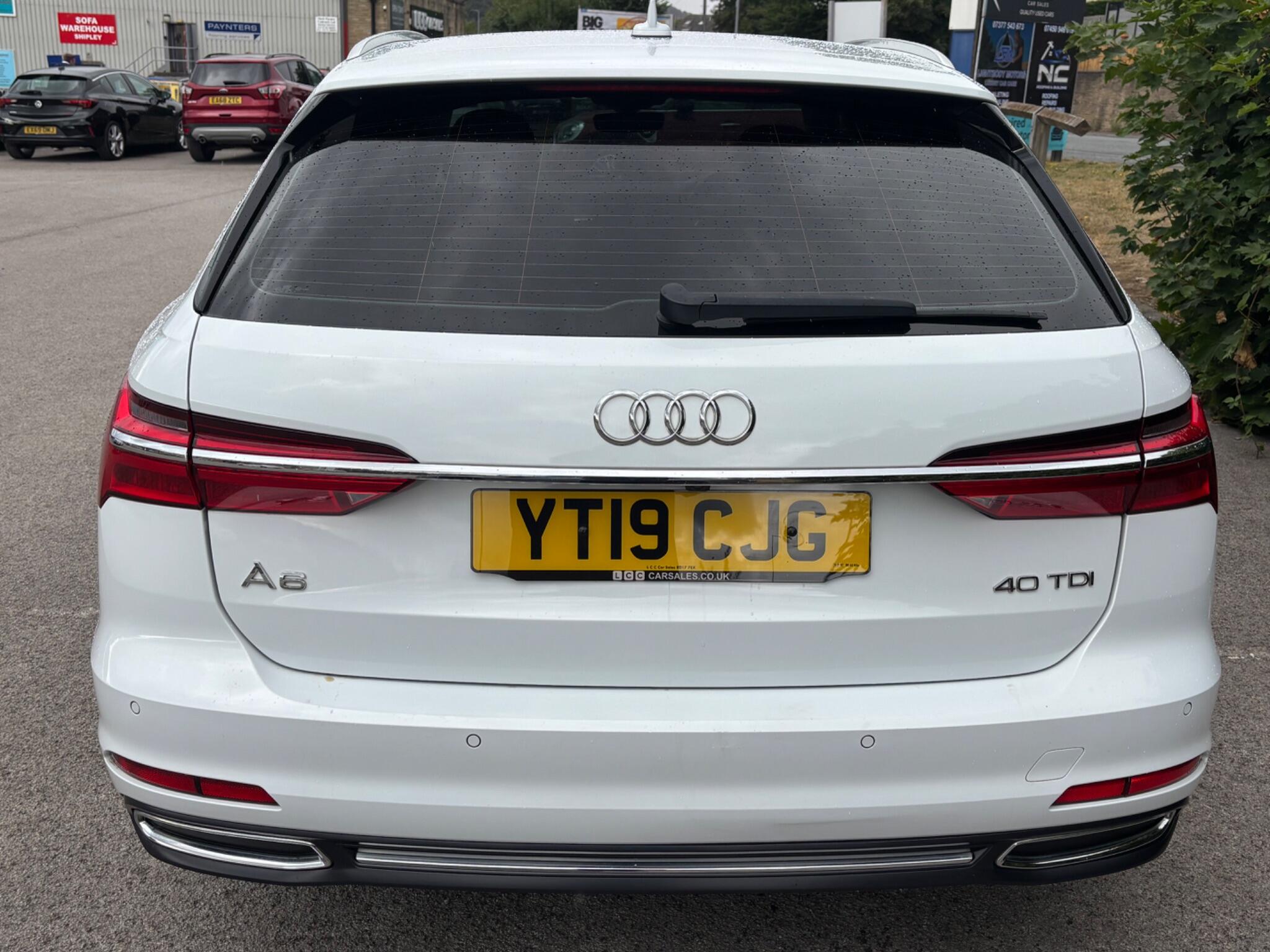 Audi A6 Avant view 6
