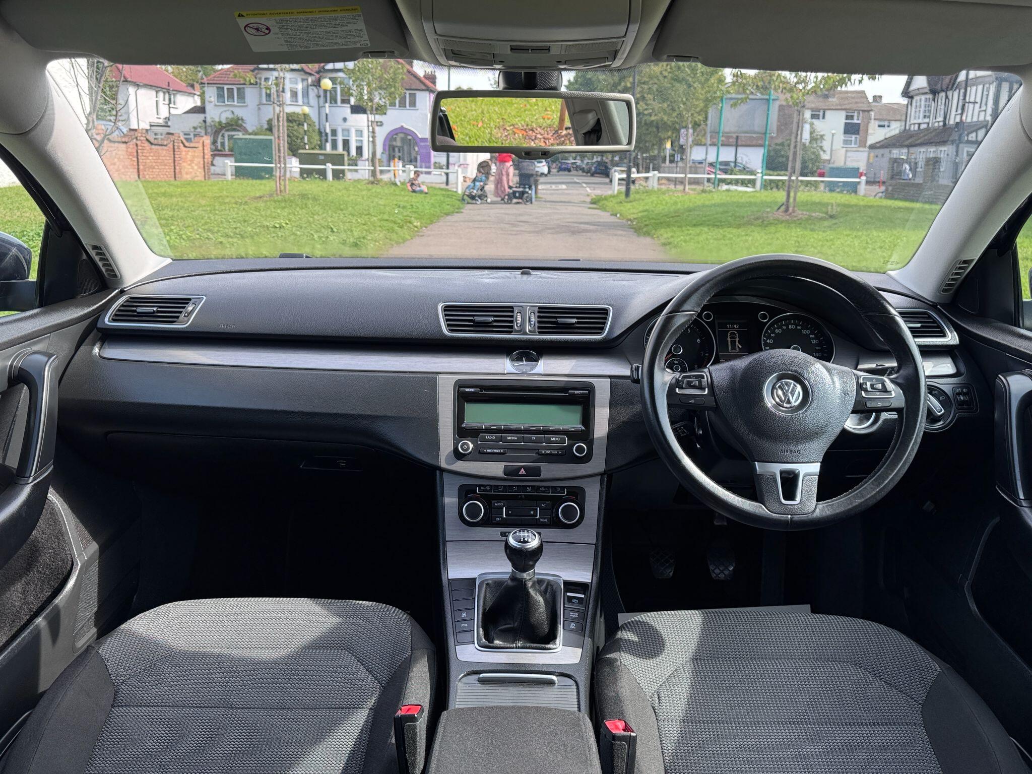 2011 Volkswagen Passat image 16