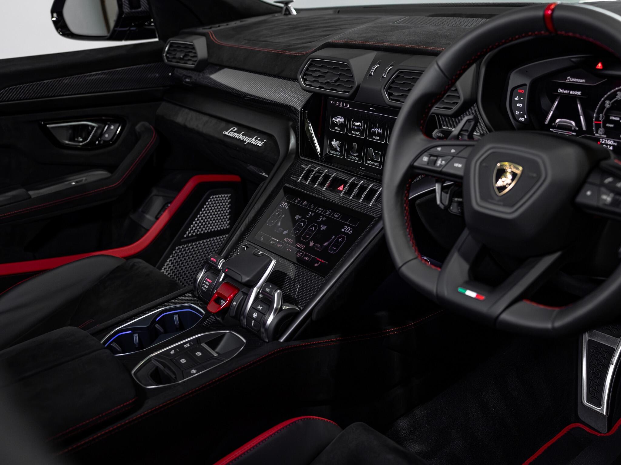 Lamborghini Urus view 26