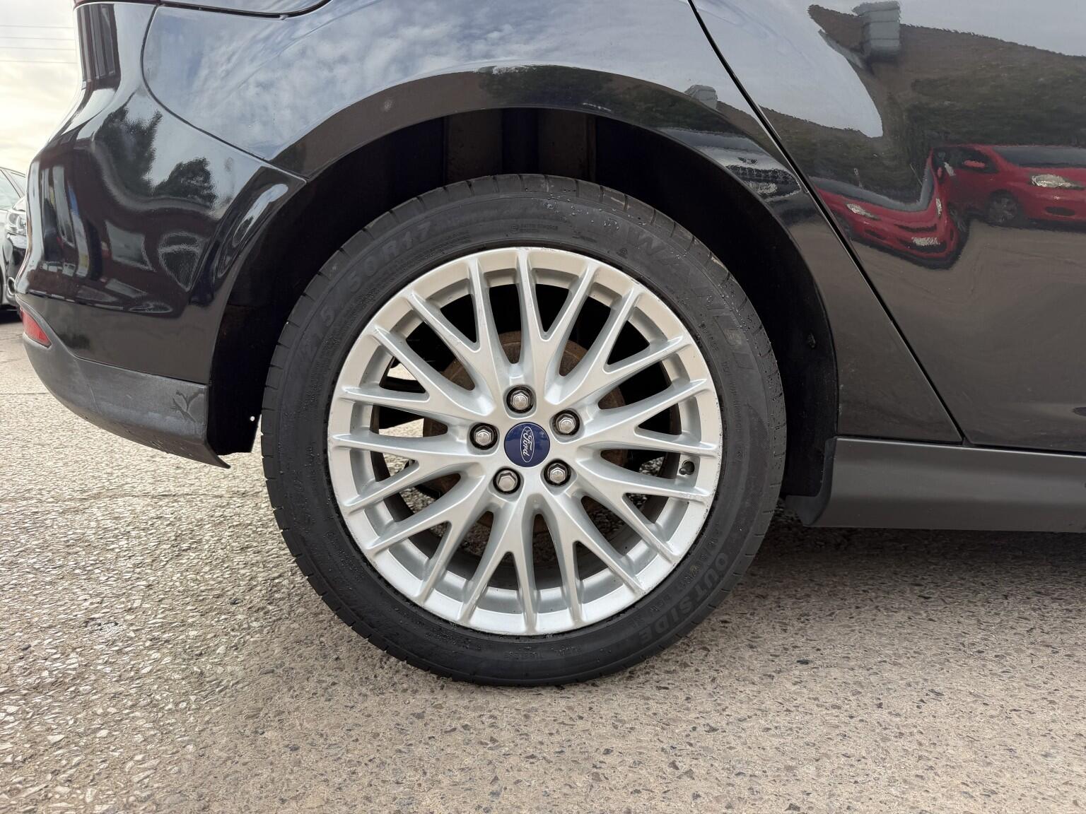 Ford Focus view 45