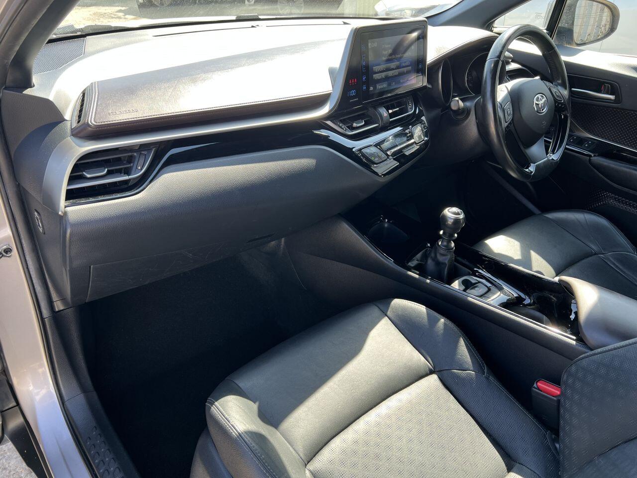 Toyota C-HR view 22