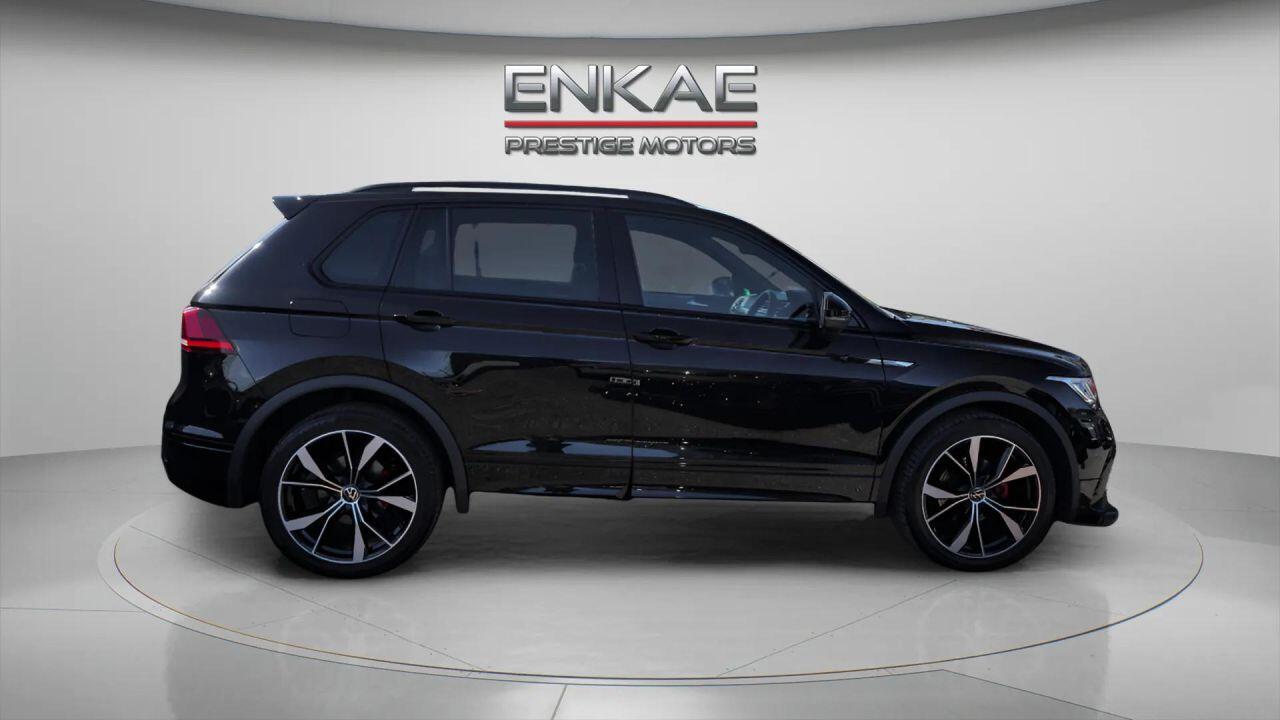 Volkswagen Tiguan view 3
