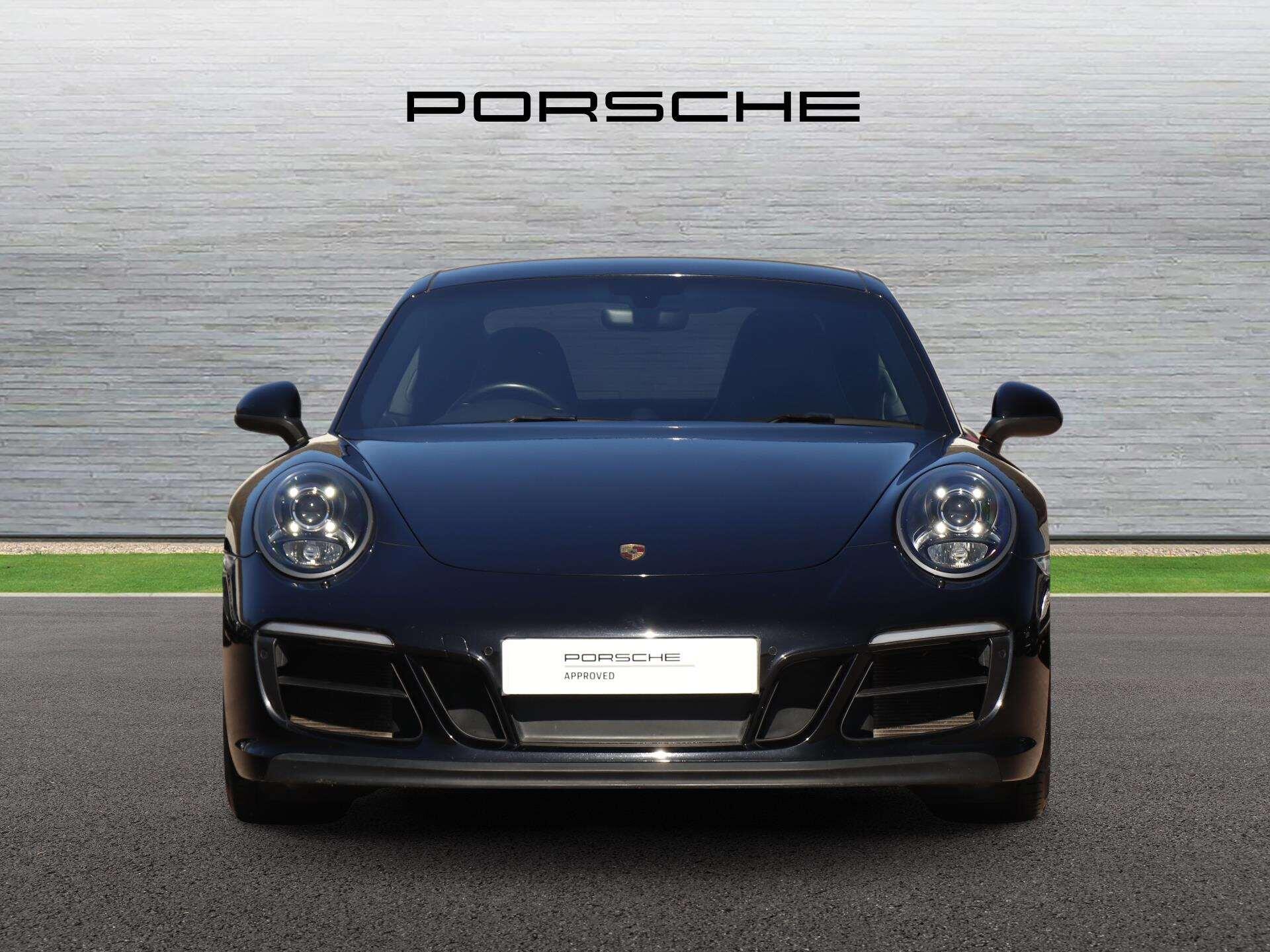 Porsche 911 view 5
