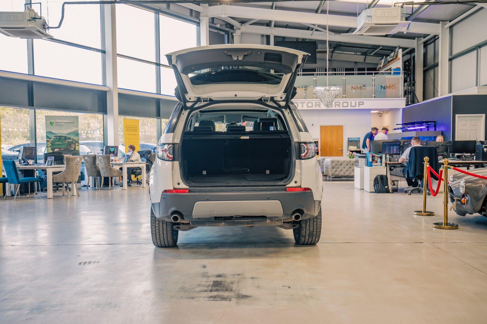 Land Rover Discovery Sport view 29