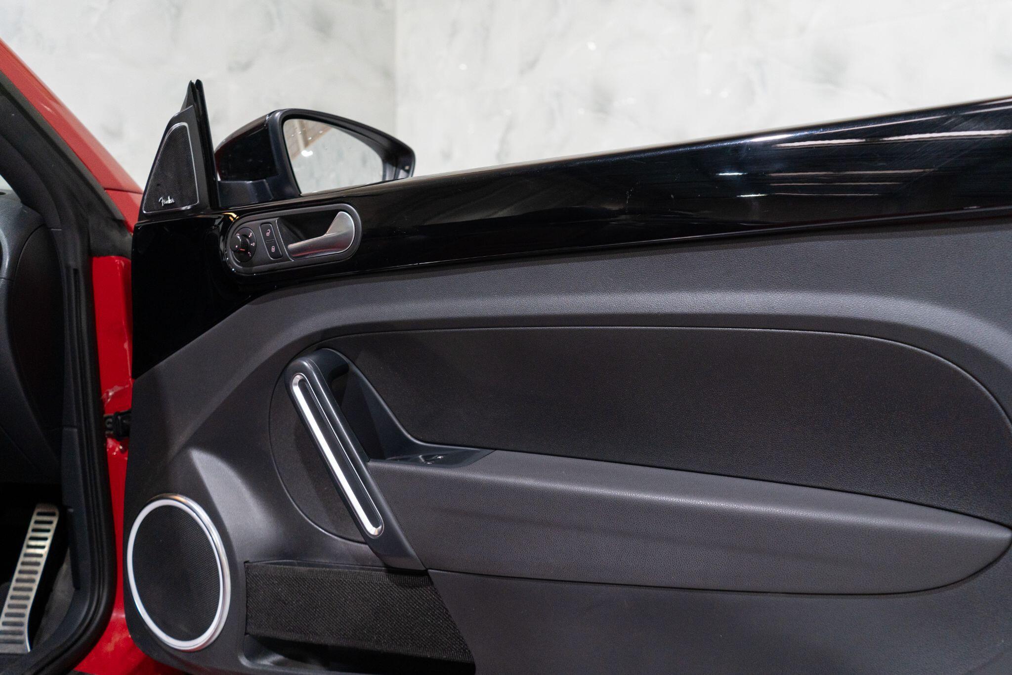 Volkswagen Beetle view 33