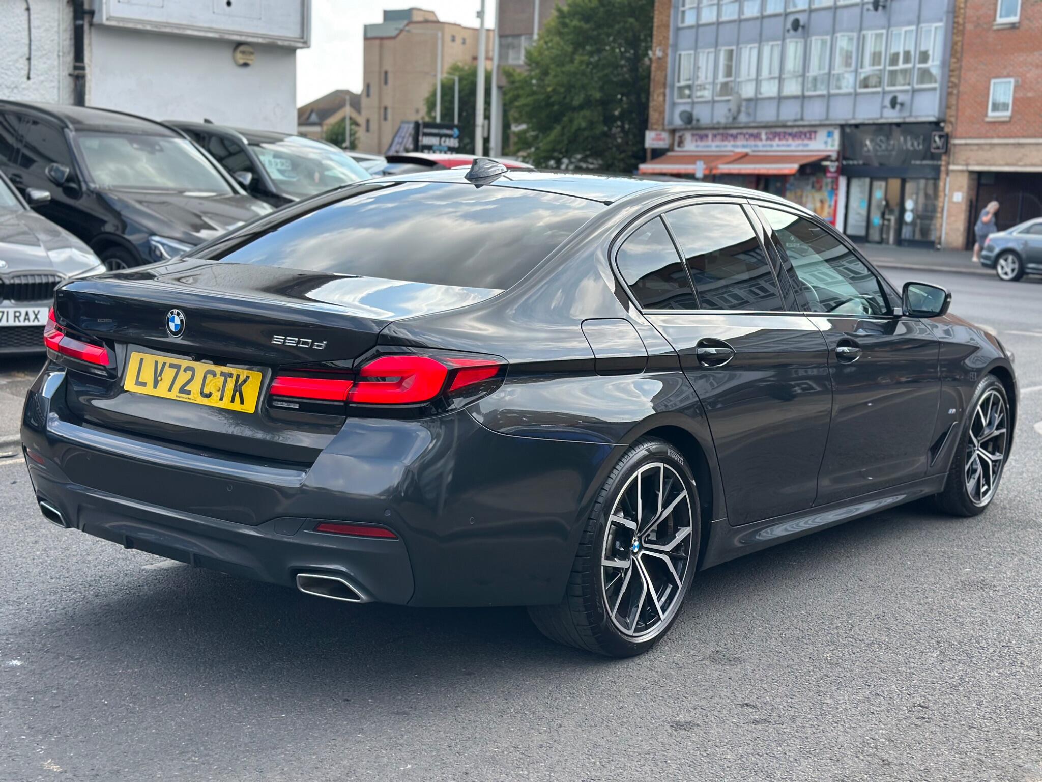 BMW 5 Series view 10
