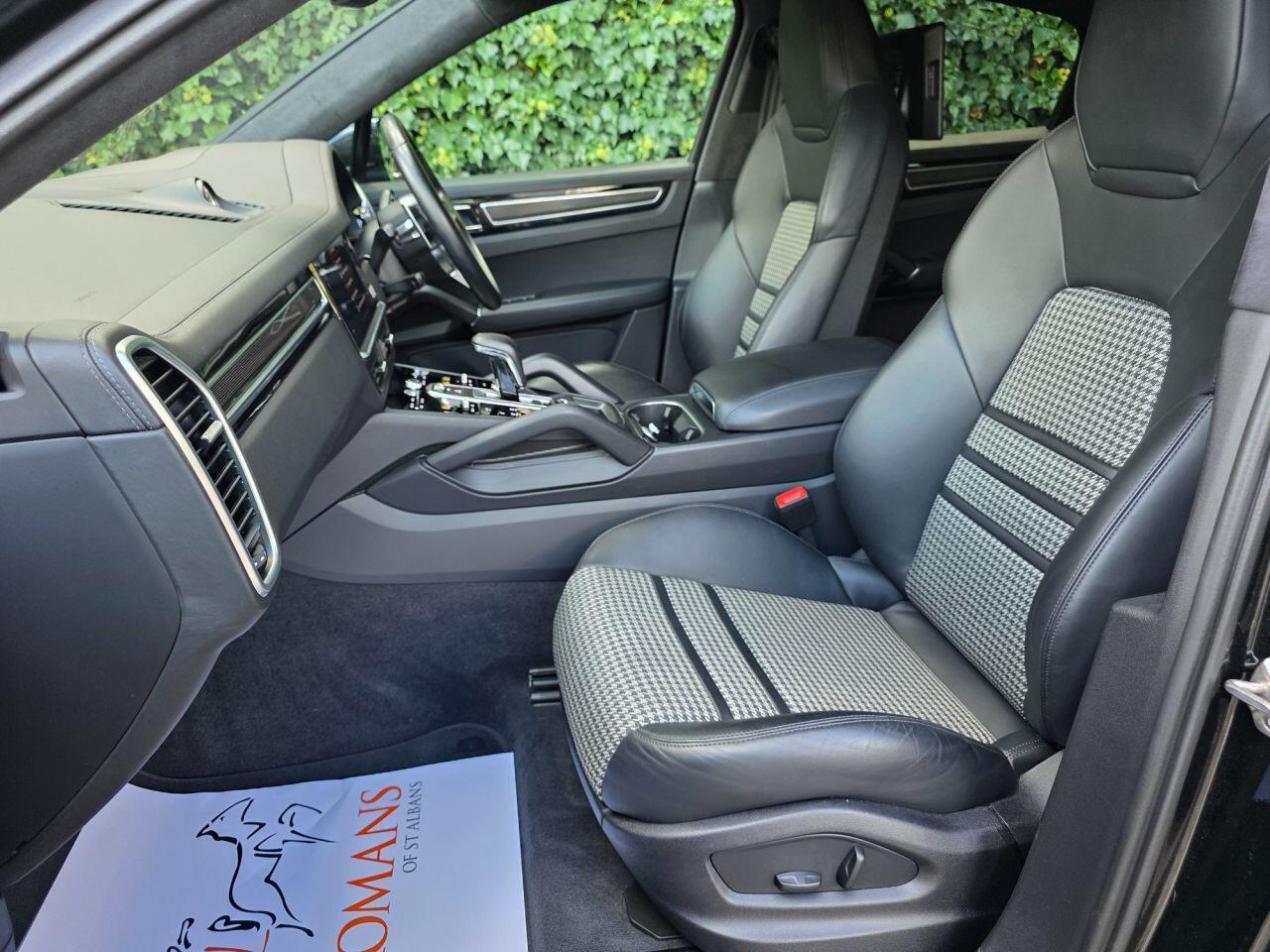 Porsche Cayenne view 45