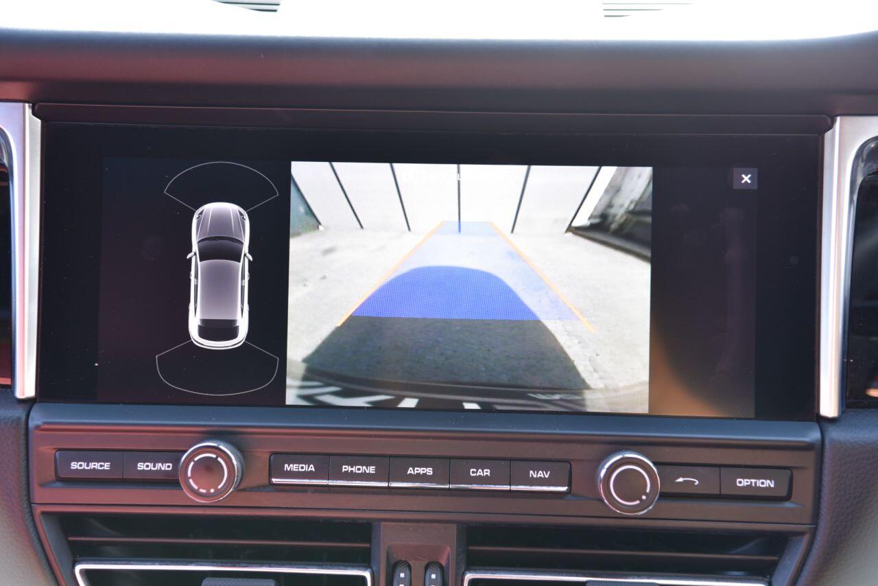 Porsche Macan view 8