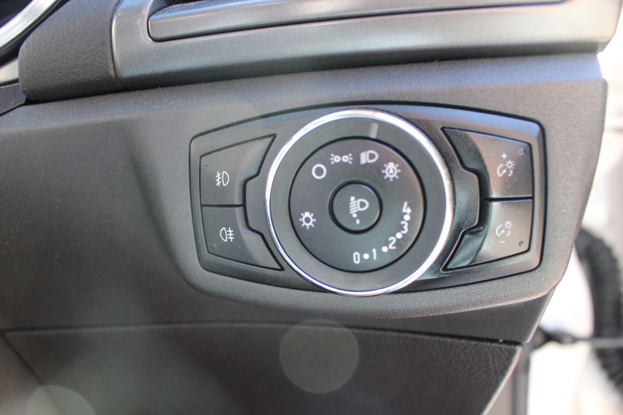 Ford Mondeo view 37