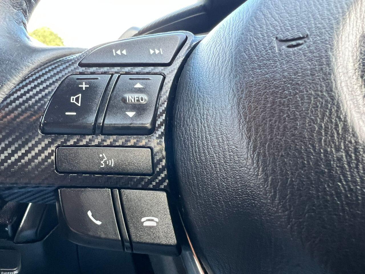 Mazda Mazda2 view 26