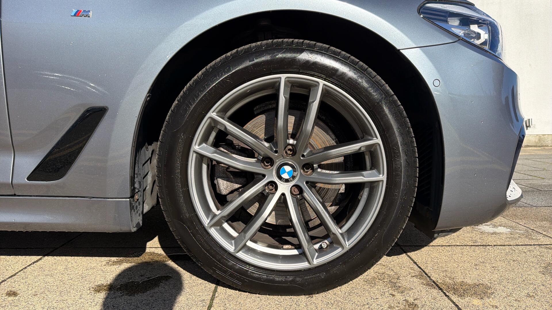 BMW 5 Series view 14