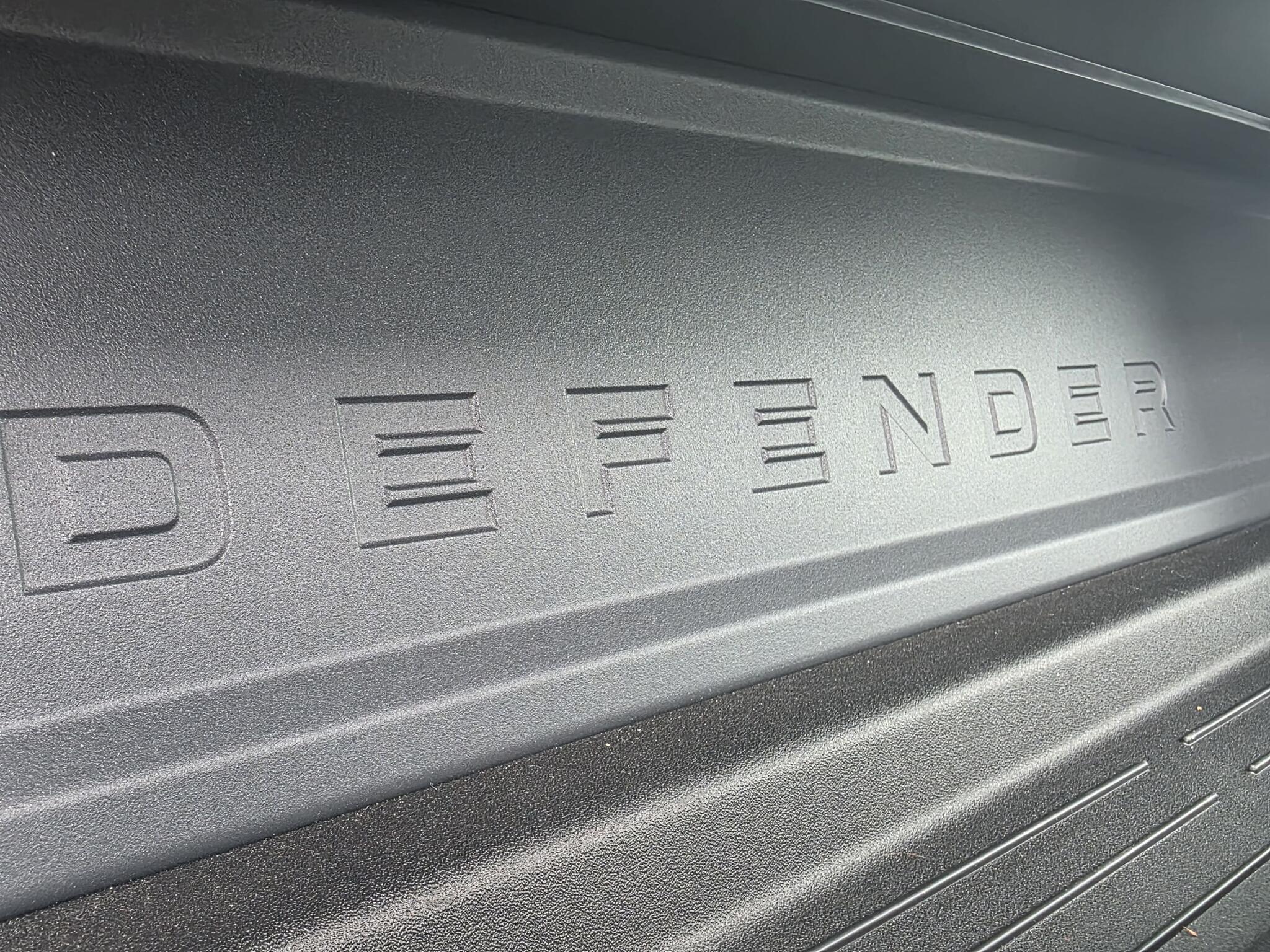 Land Rover Defender view 25