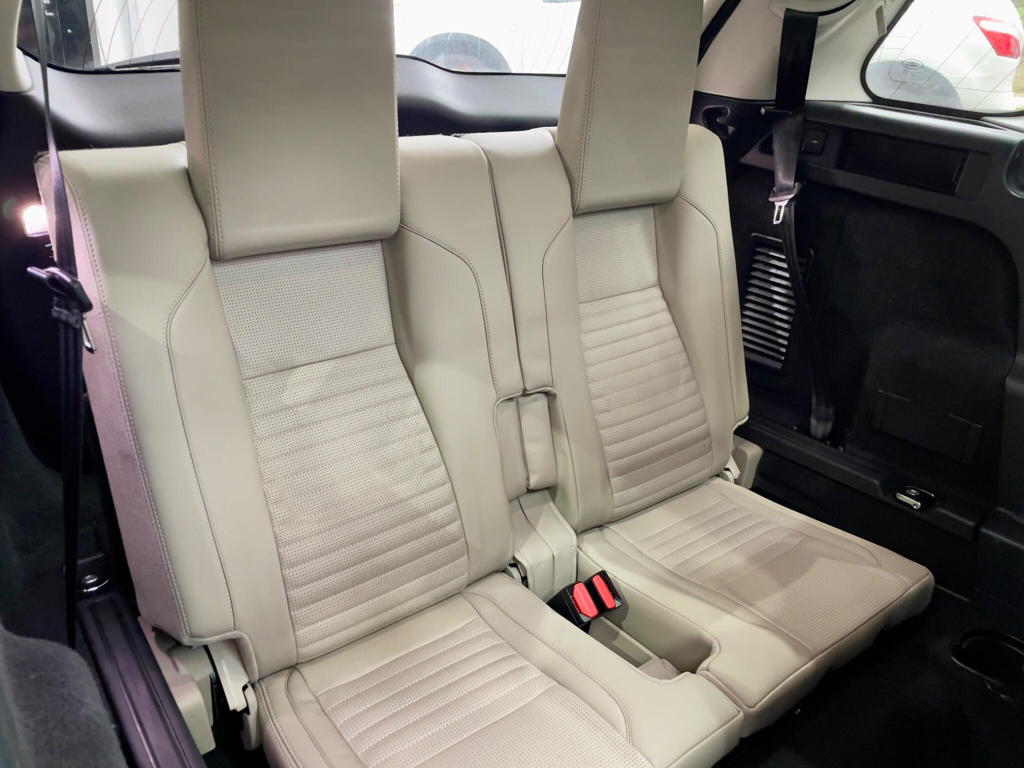 Land Rover Discovery Sport view 9