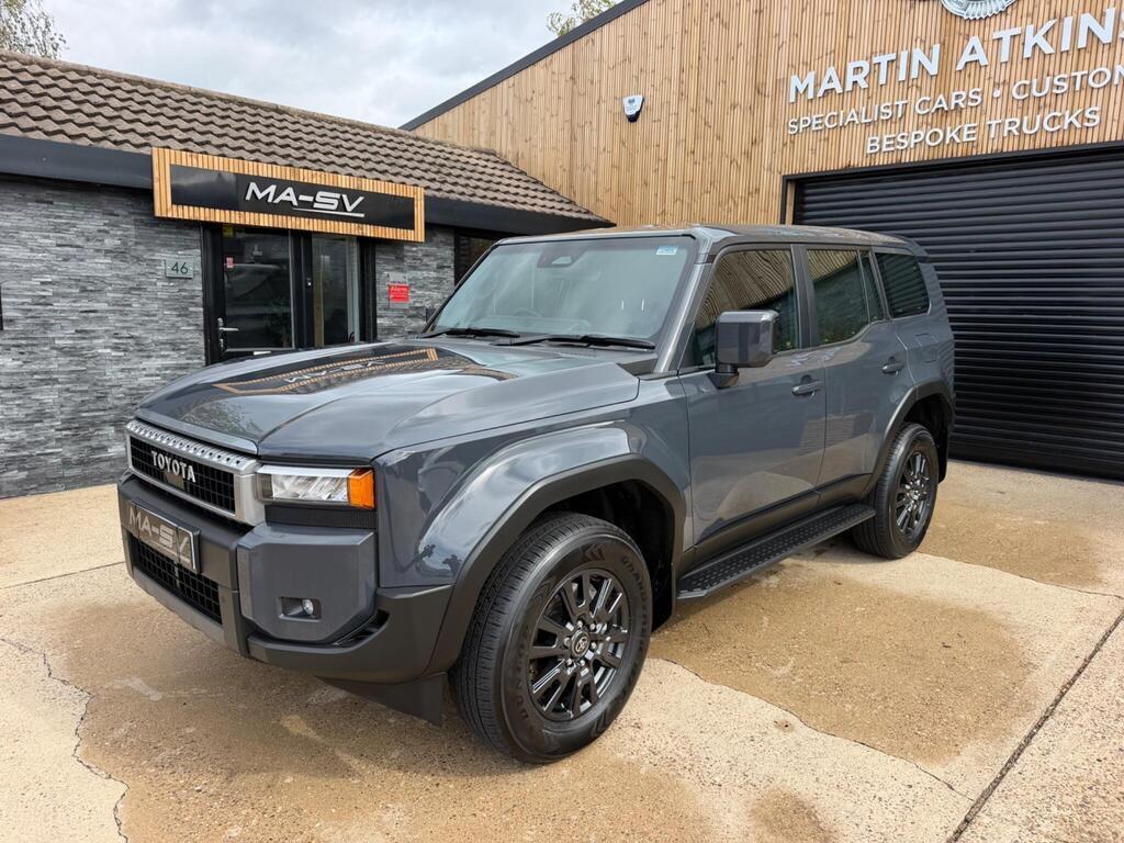 Toyota Land Cruiser view 11