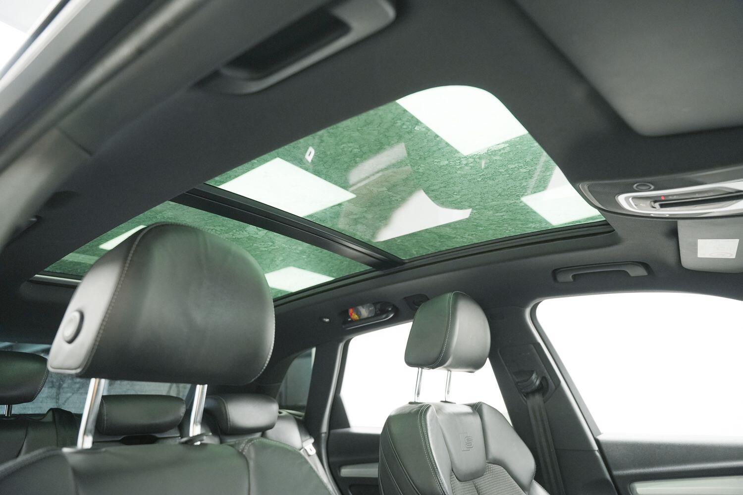 Audi Q5 view 14