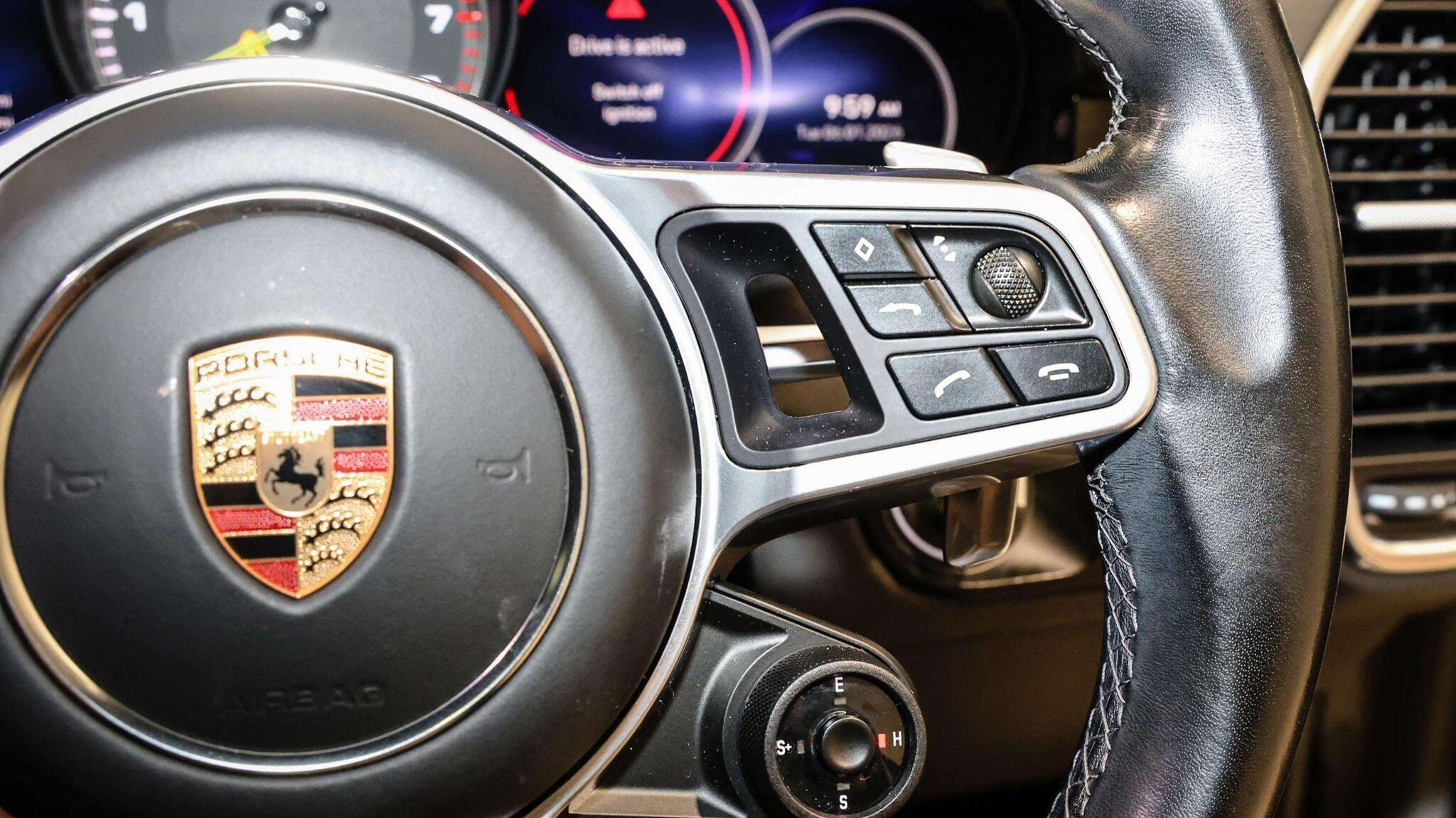 Porsche Cayenne view 28