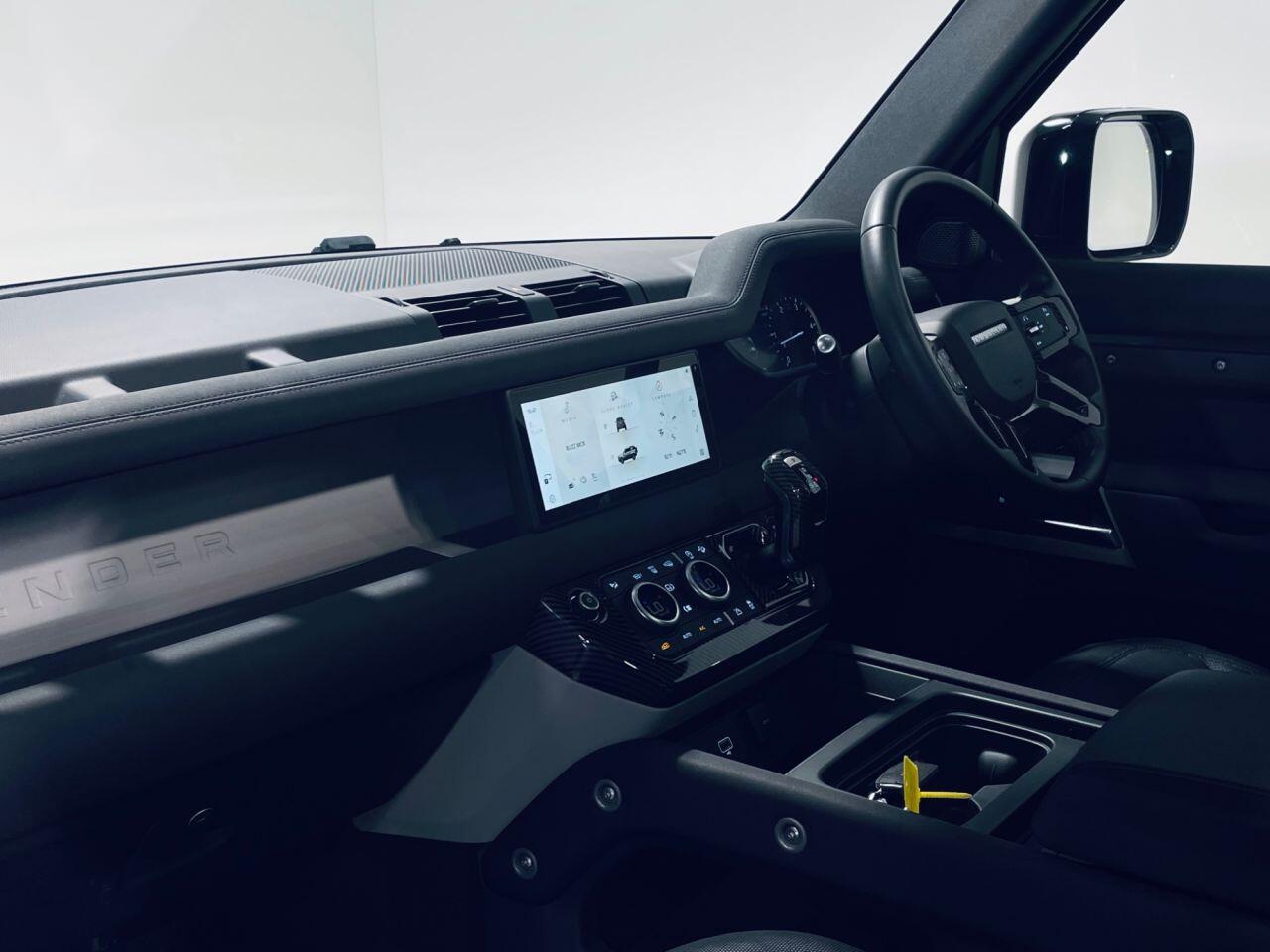 Land Rover Defender 90 view 40