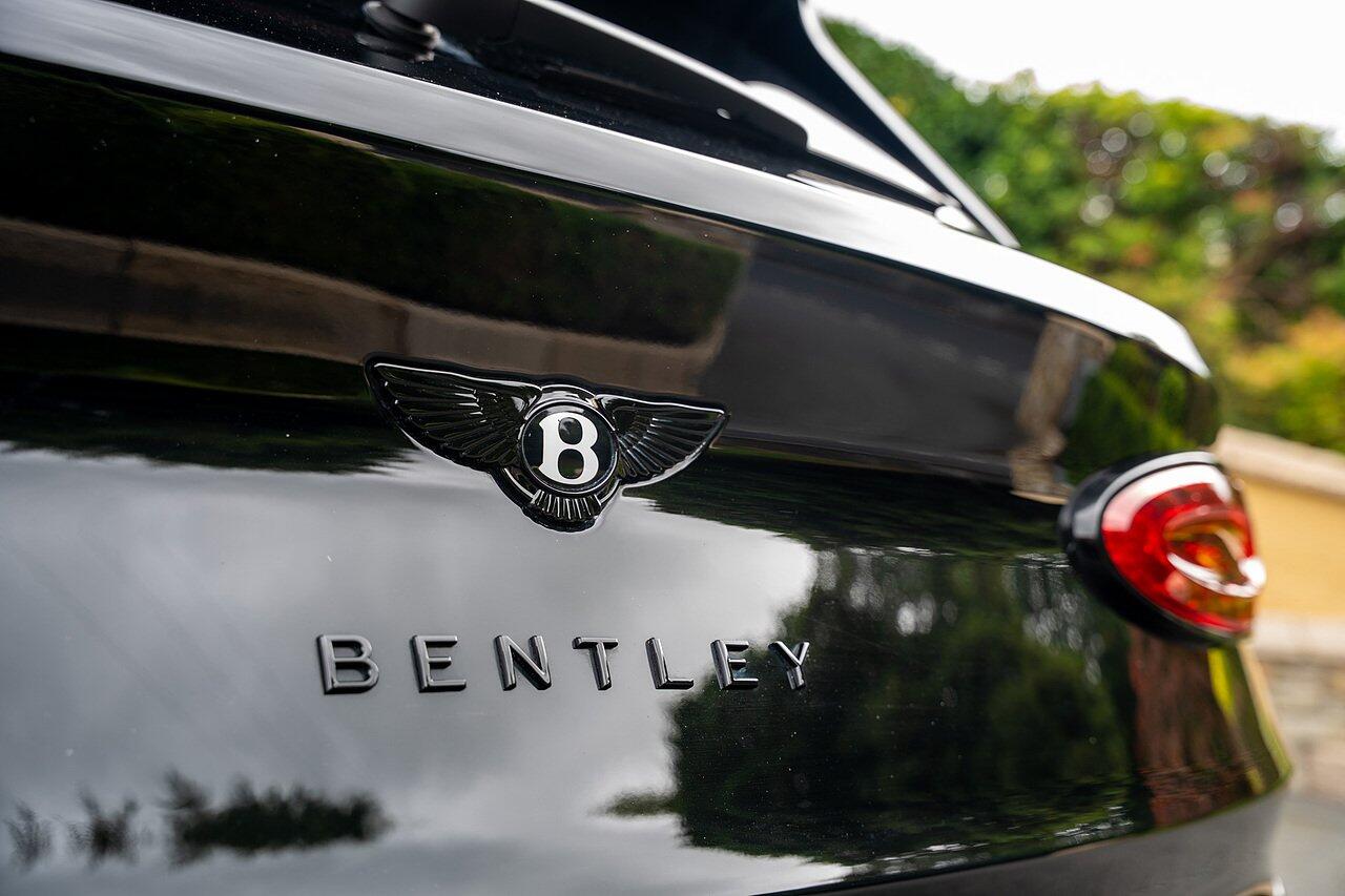 Bentley Bentayga view 12
