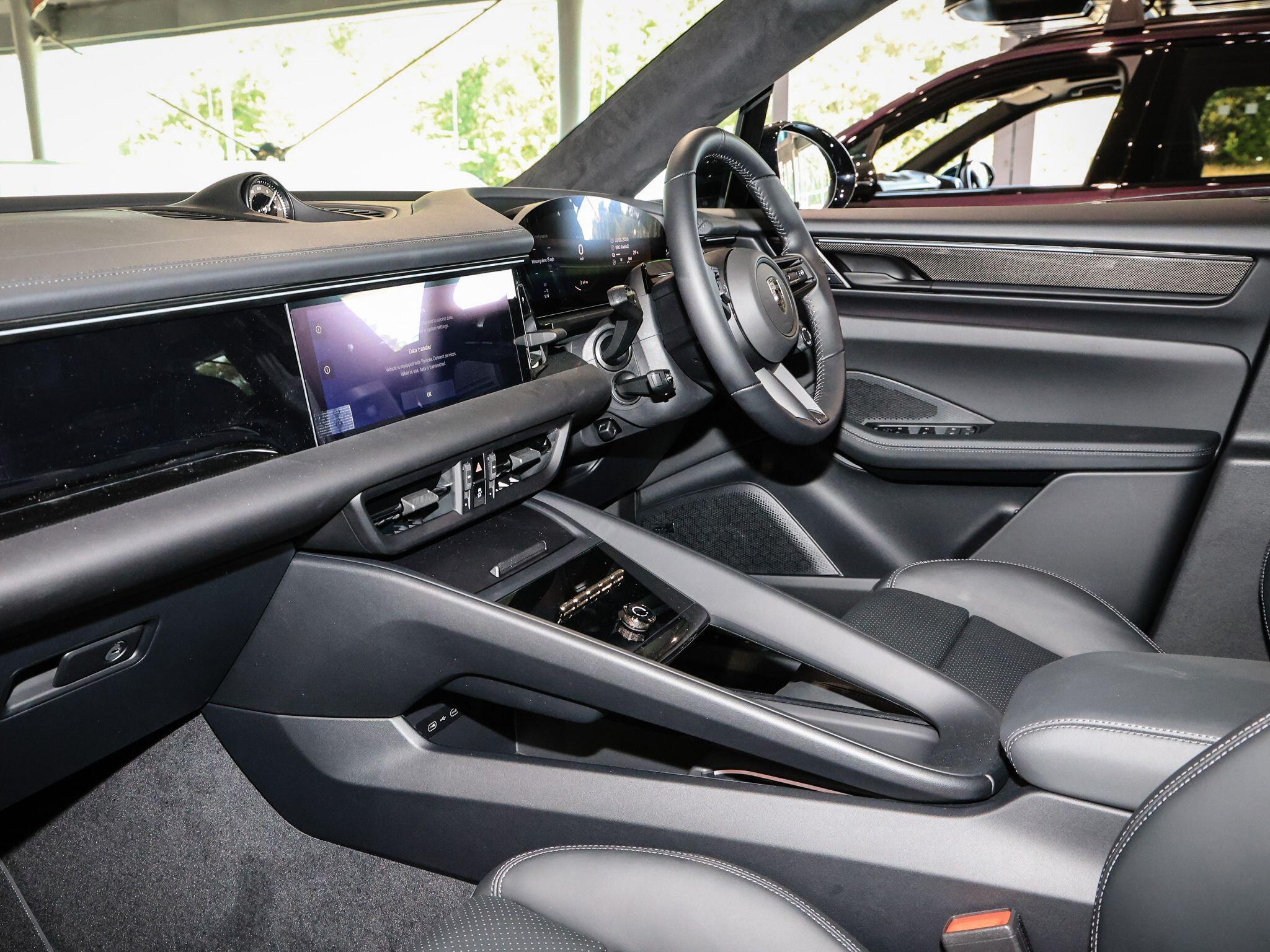 Porsche Macan view 4