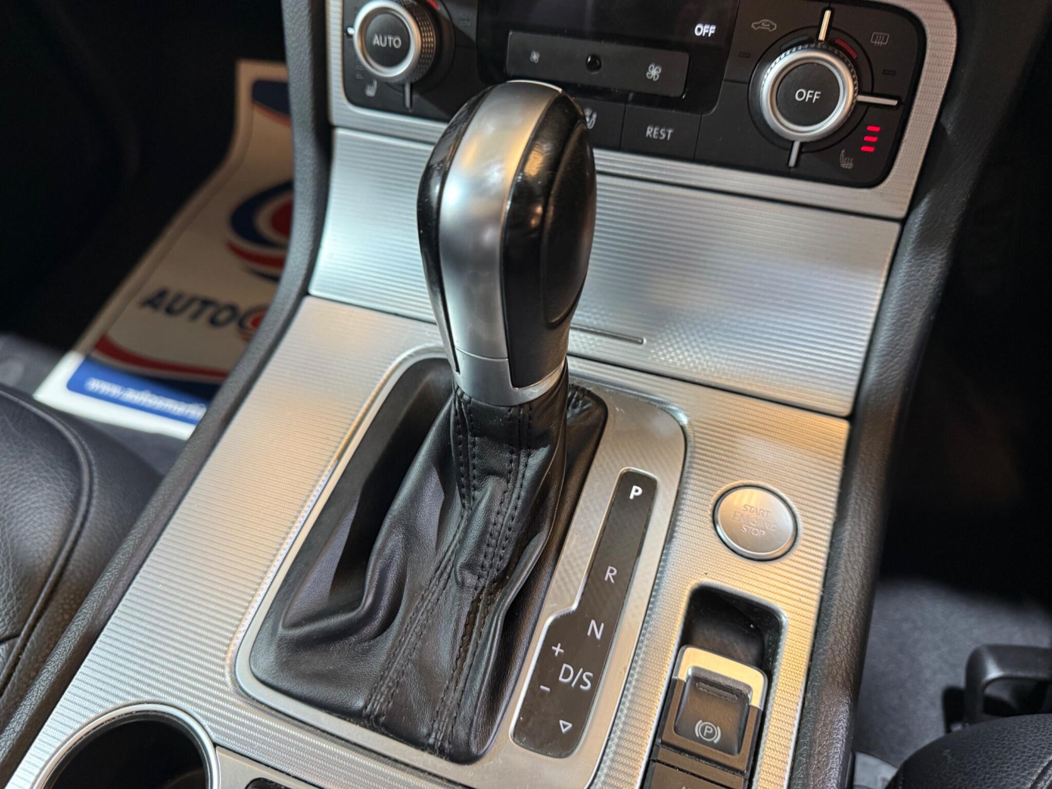 Volkswagen Touareg view 17