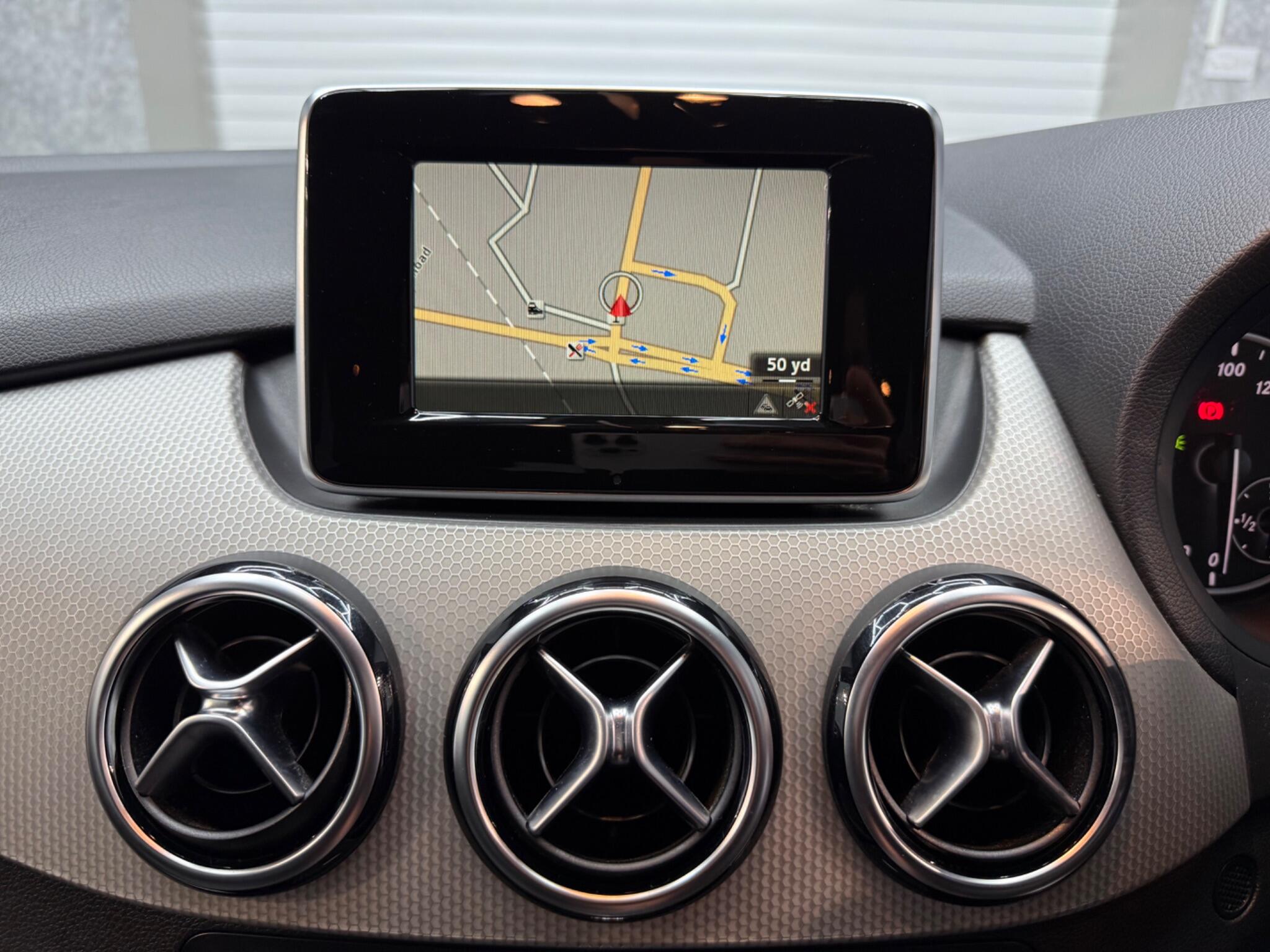 Mercedes-Benz B Class view 13