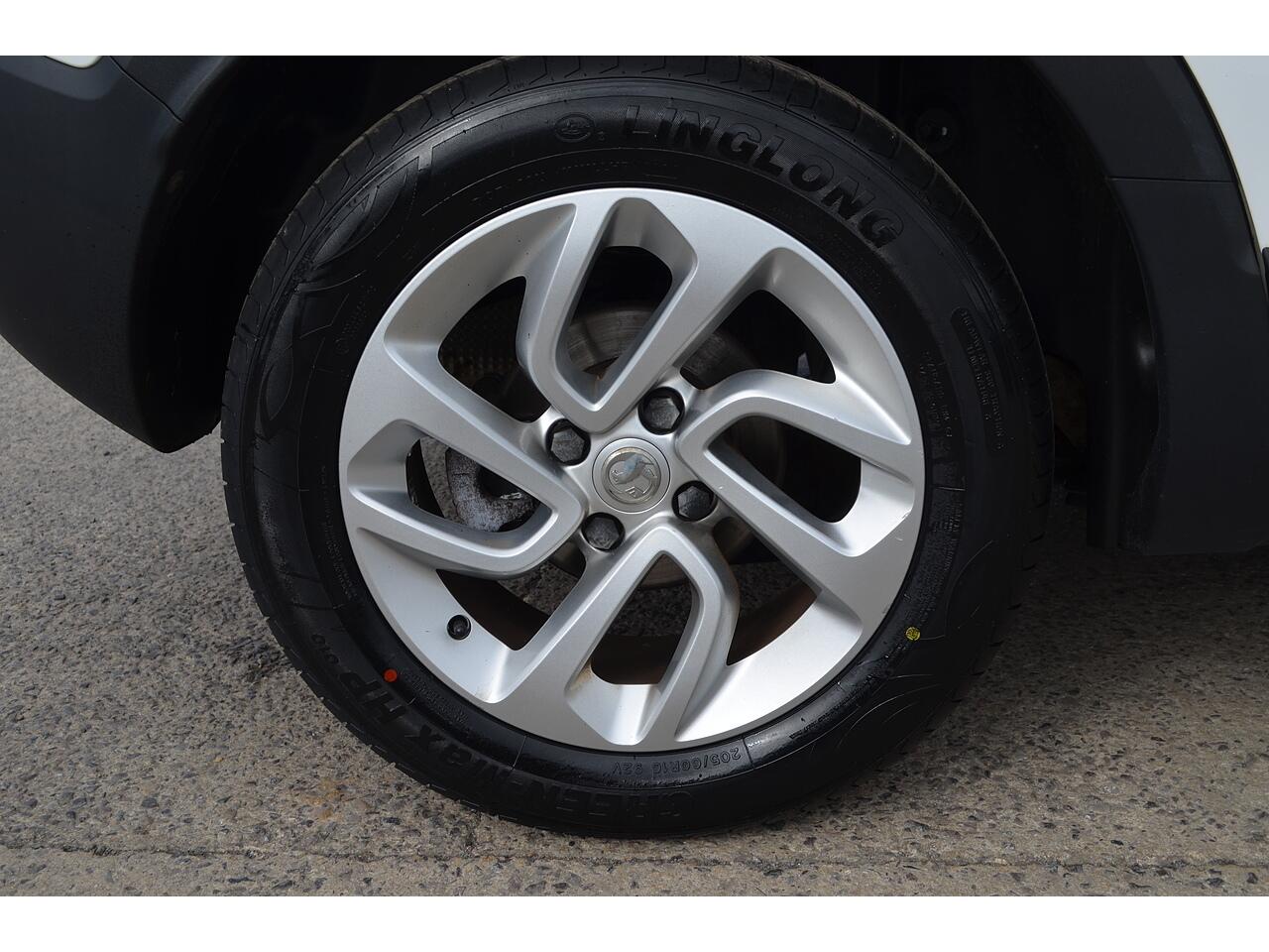 Vauxhall Crossland X view 20