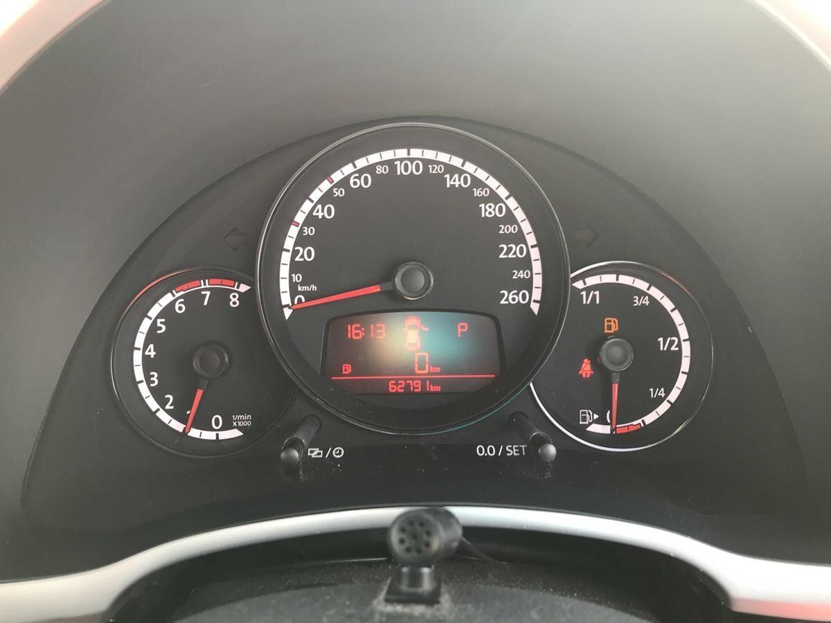 Volkswagen Beetle view 15