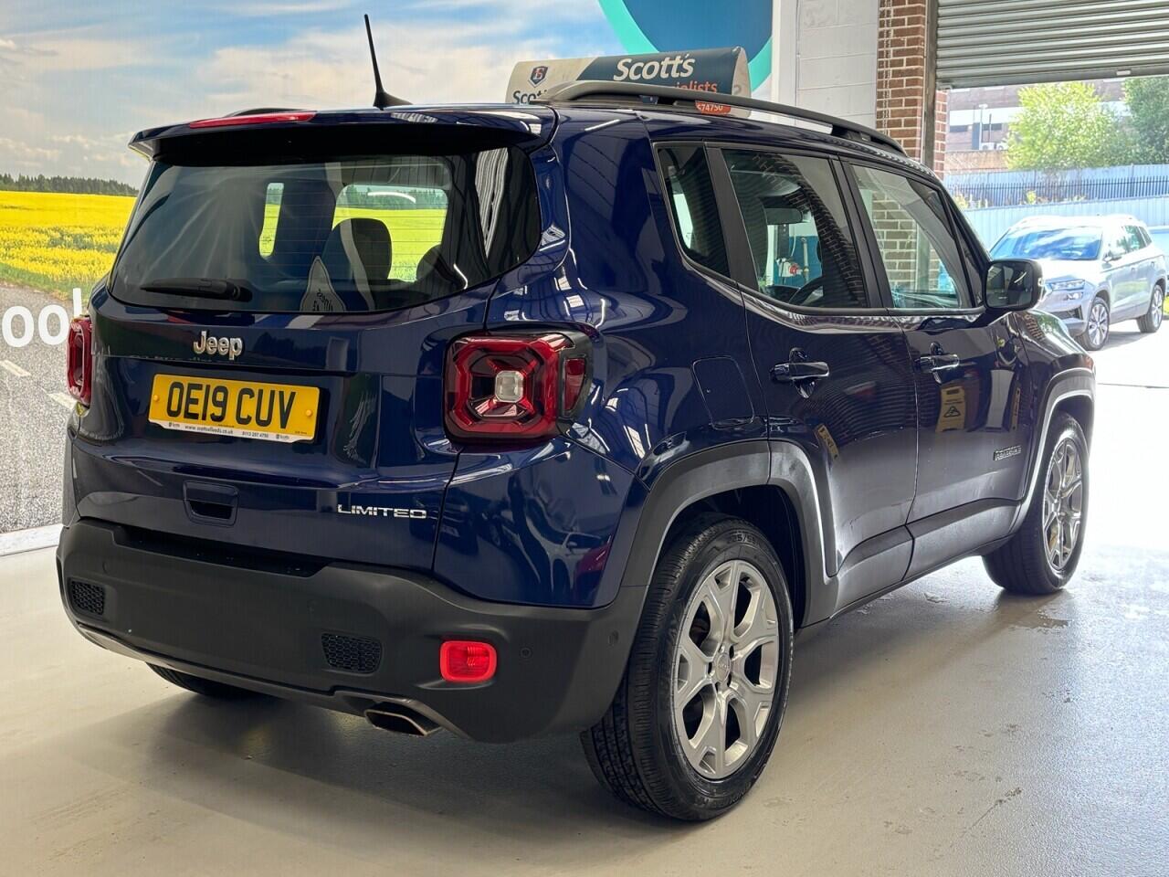Jeep Renegade view 5
