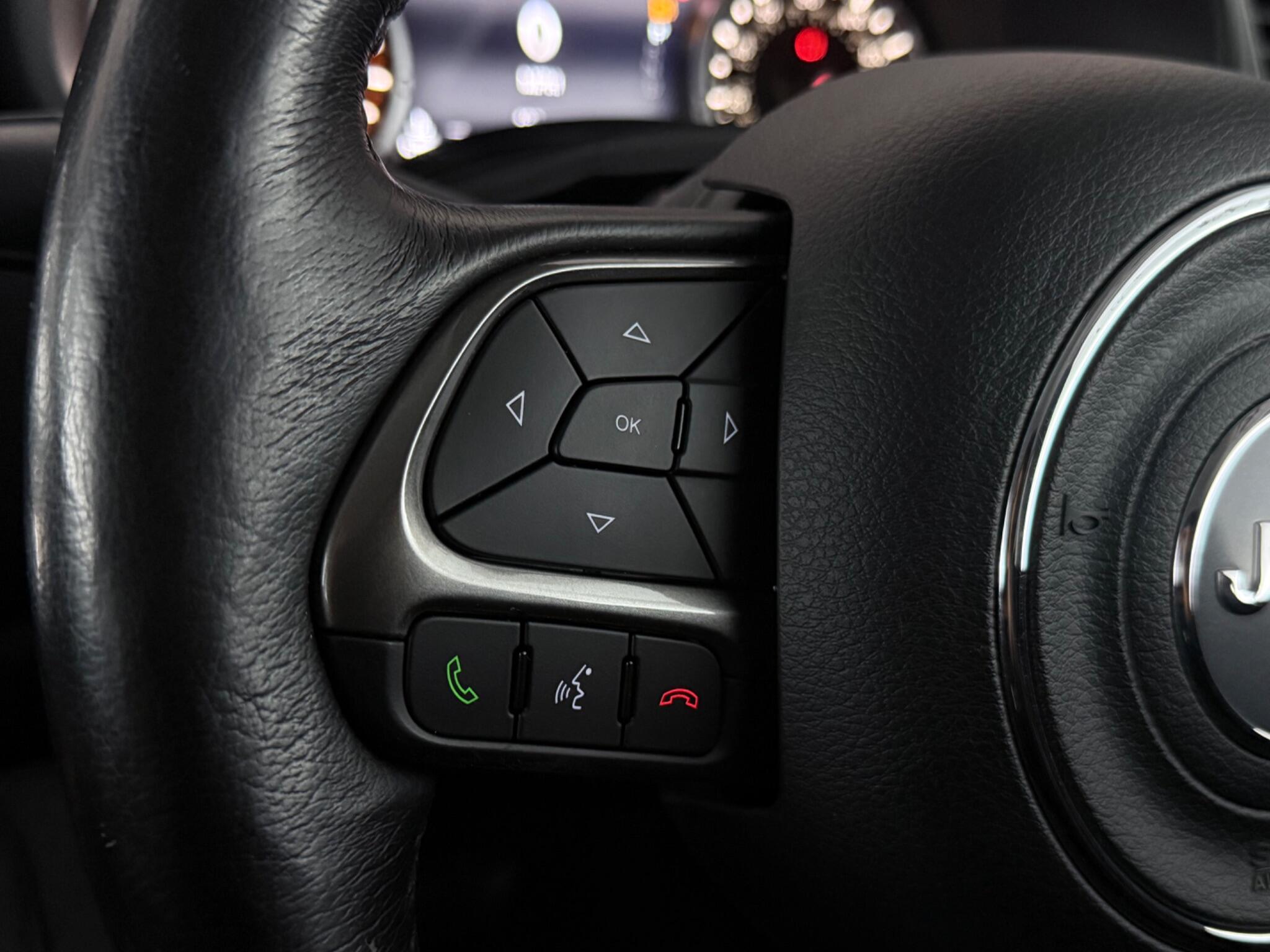 Jeep Renegade view 13