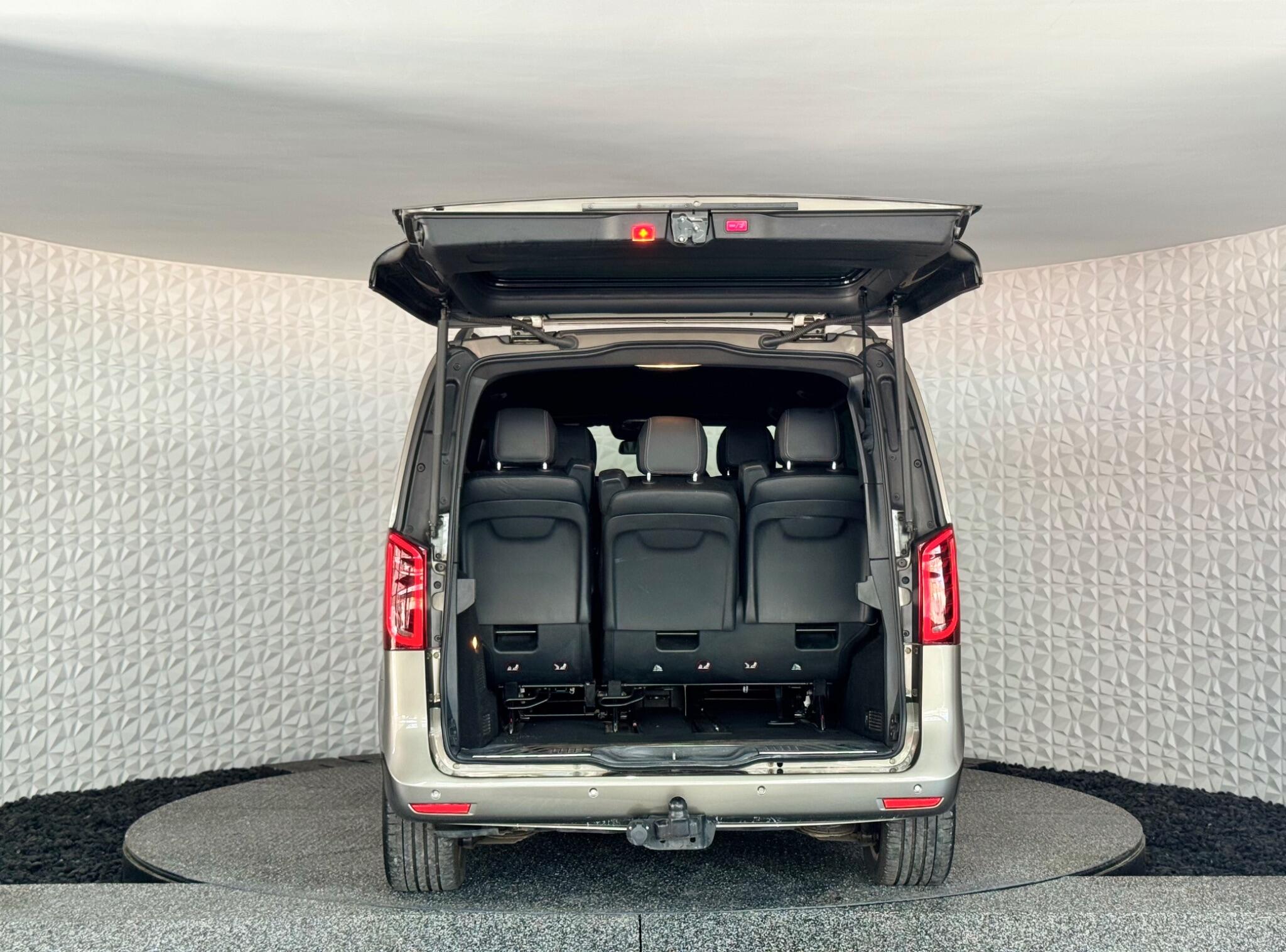 Mercedes-Benz V-Class view 30