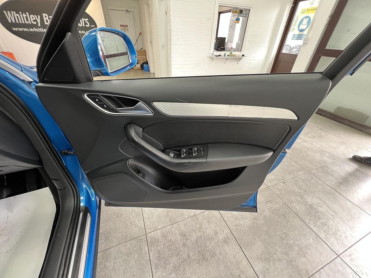 Audi Q3 view 11